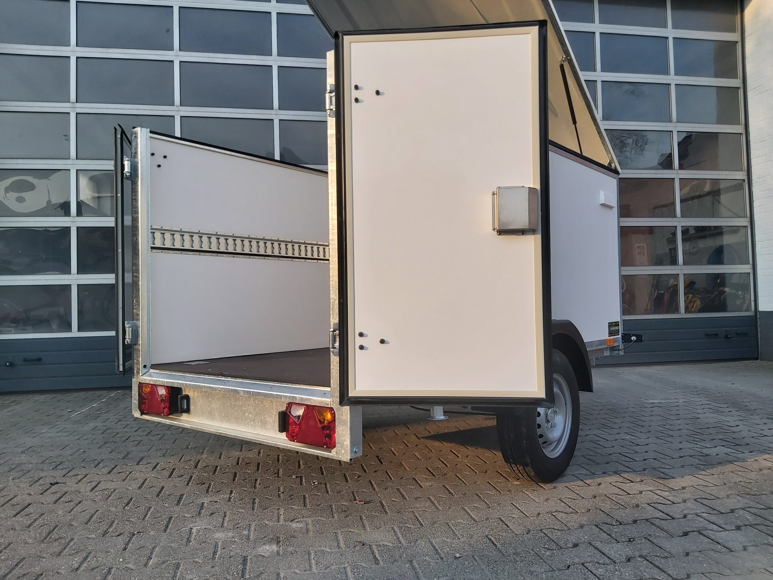 Kargo Deckel TFDL 250.00 245x130x140cm Hecktüren Stützen (S) 100km/H 1300kg