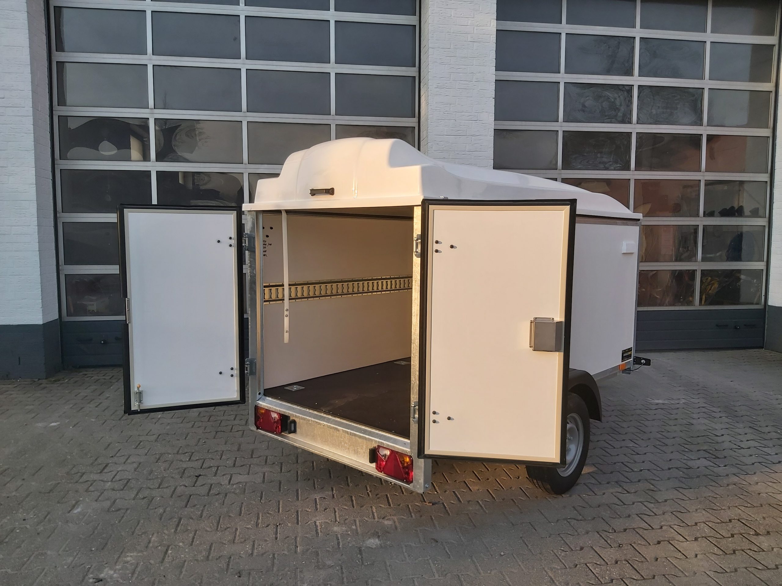Kargo Deckel TFDL 250.00 245x130x140cm Hecktüren Stützen (S) 100km/H 1300kg