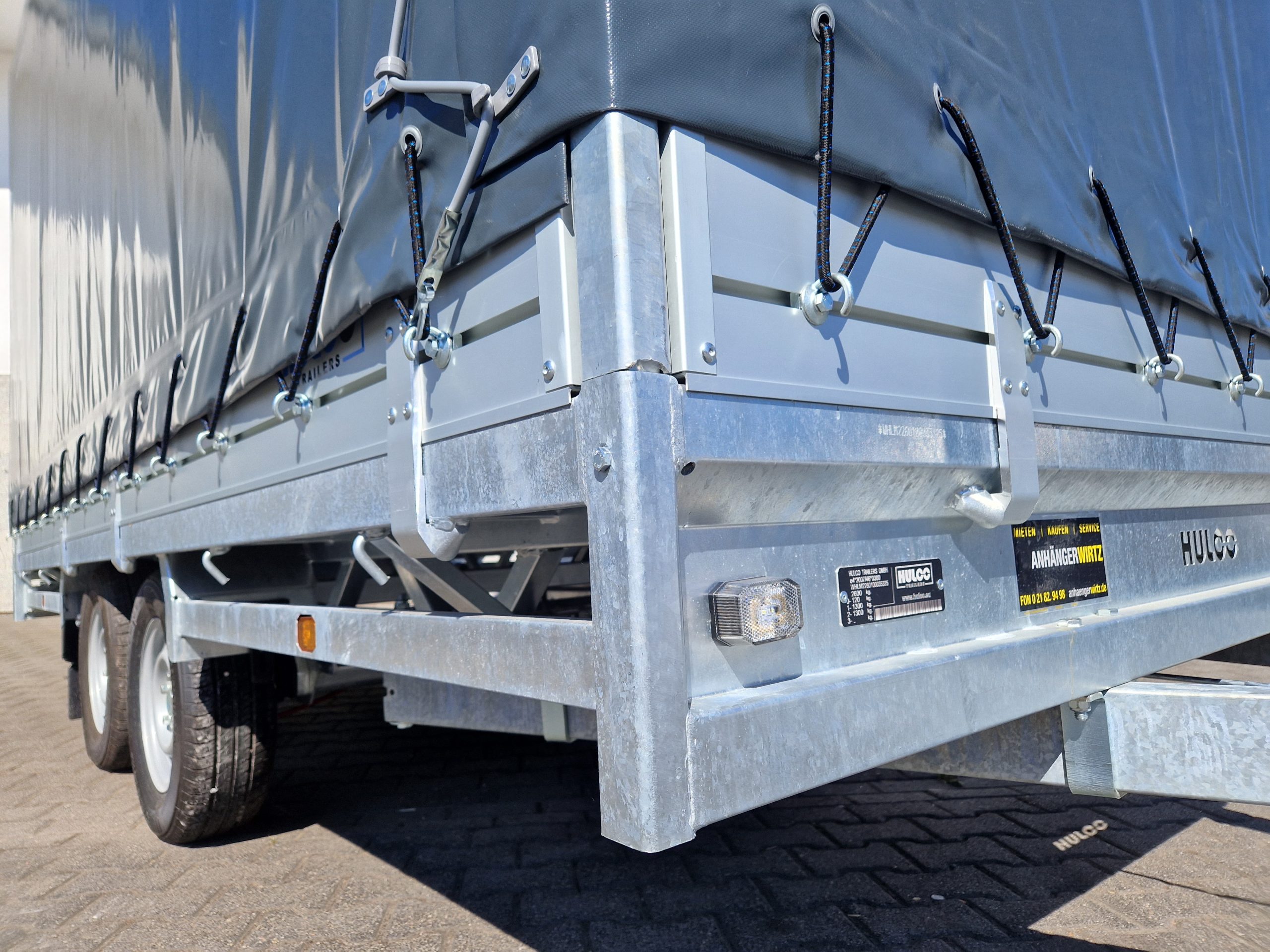 MEDAX – 2 3000 405x203x210cm Hochplane grau 12″ niedrig Fahrwerk 3000kg