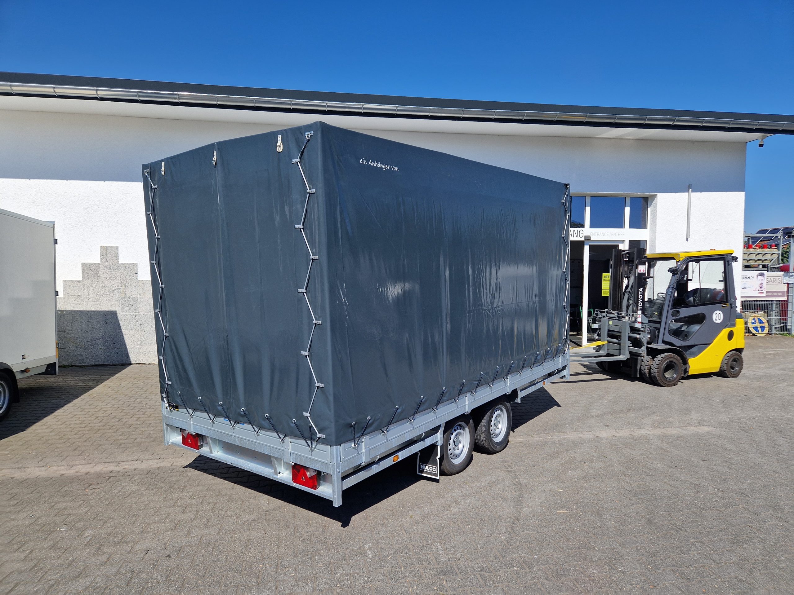 MEDAX – 2 3000 405x203x210cm Hochplane grau 12″ niedrig Fahrwerk 3000kg