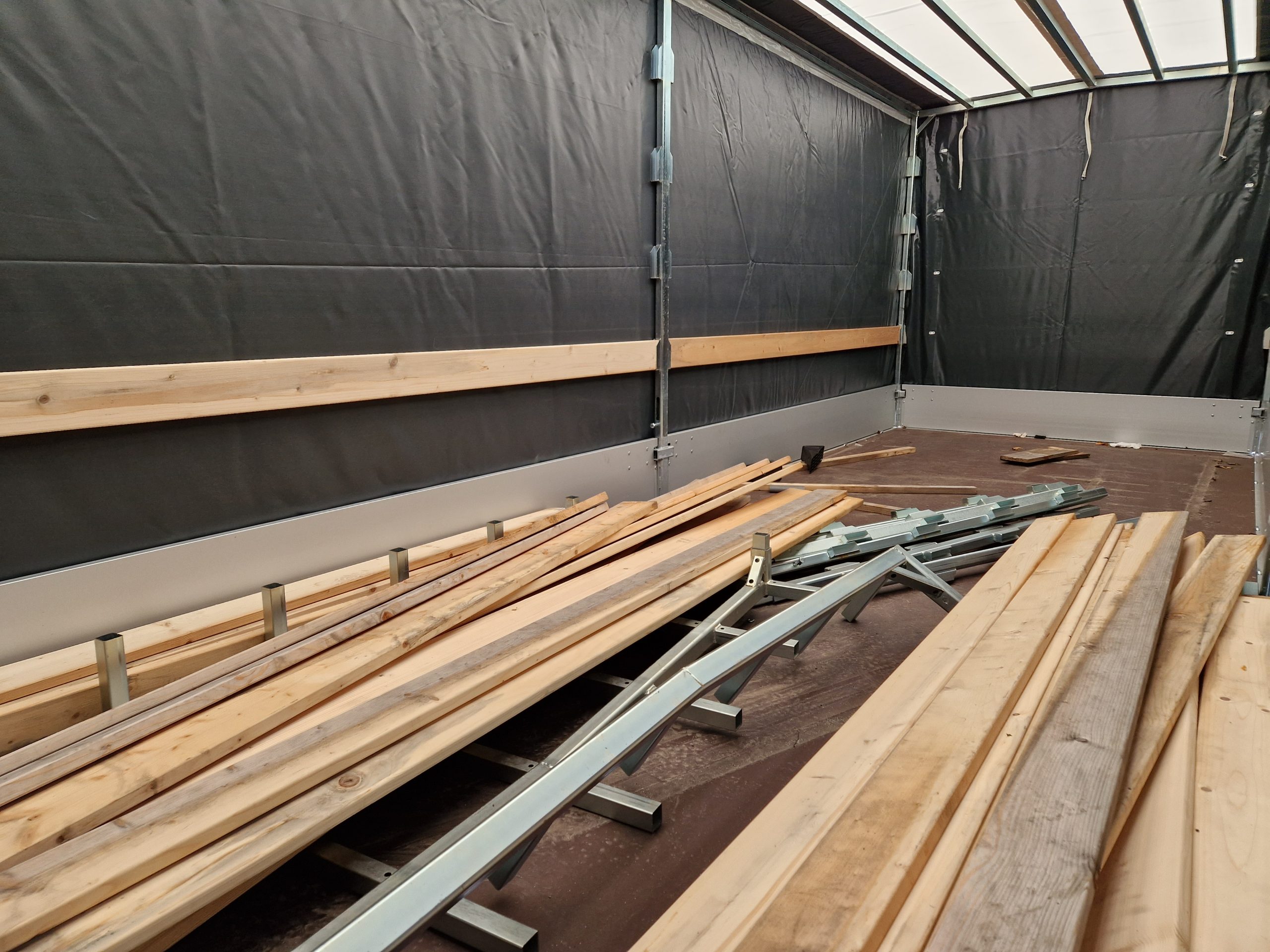 MEDAX – 2 3000 611x203x210cm Hochplane 12″ niedrig Fahrwerk 3000kg