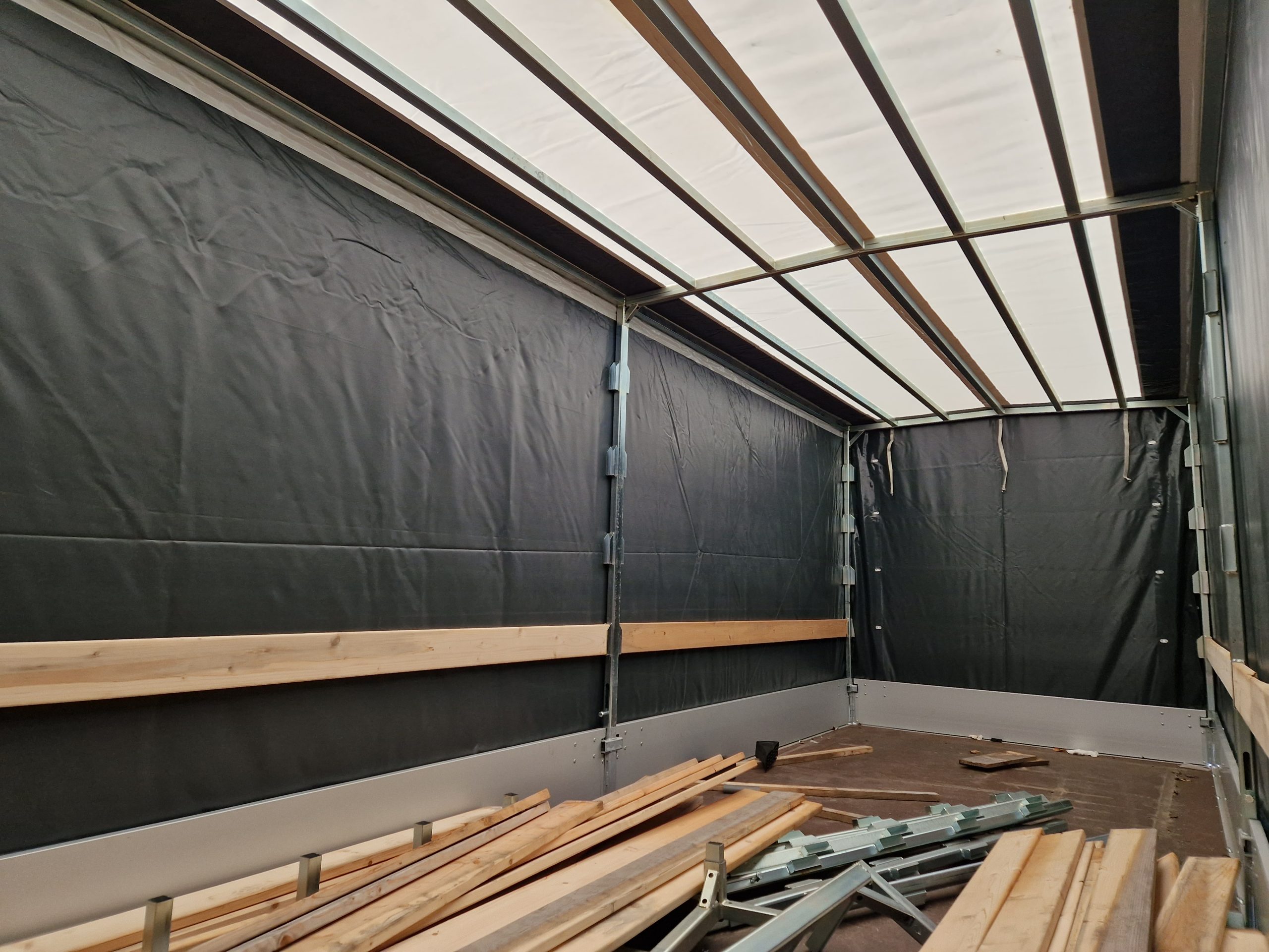 MEDAX – 2 3000 611x203x210cm Hochplane 12″ niedrig Fahrwerk 3000kg