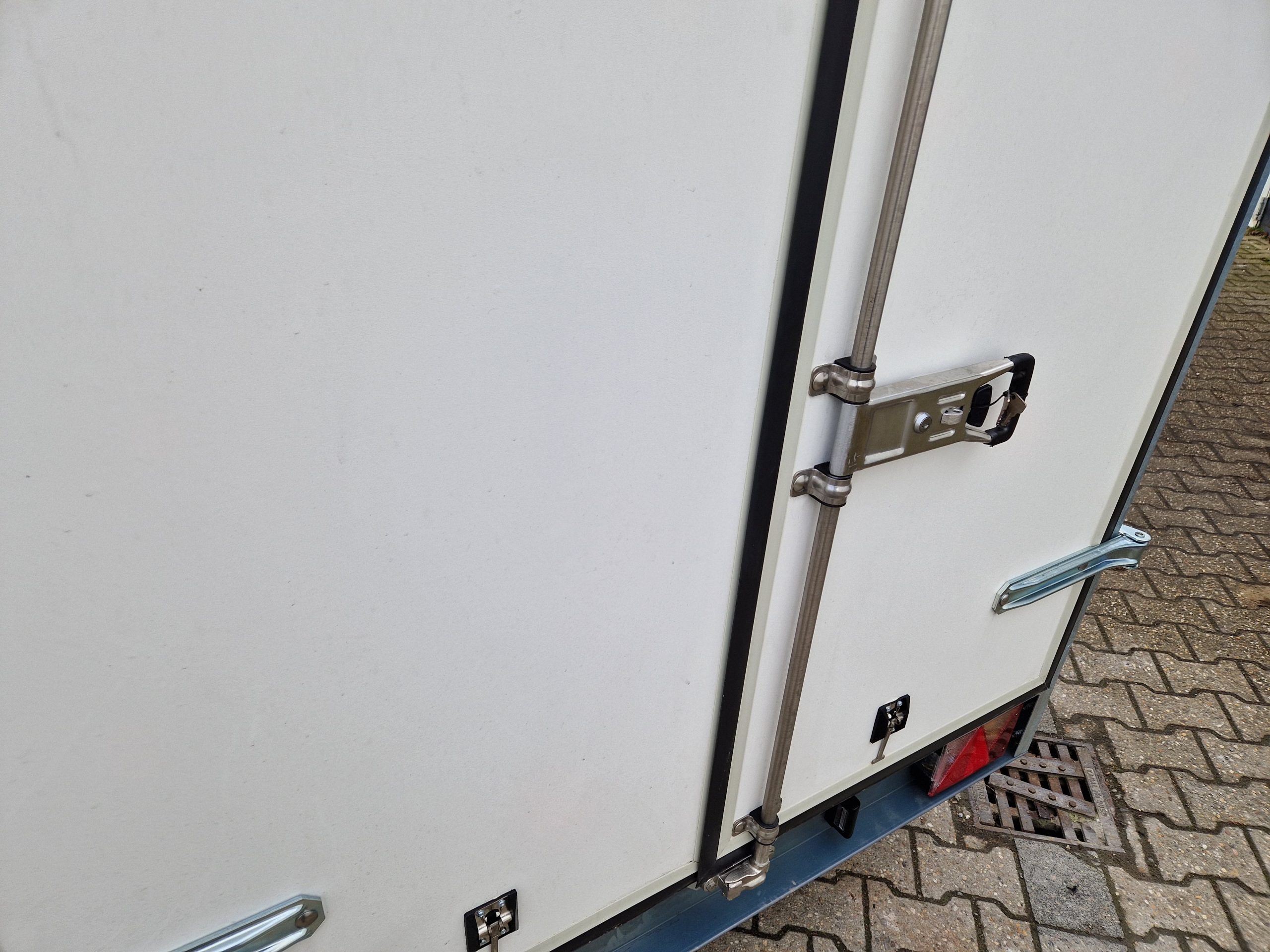 Kargo F2736HTD 358x146x180cm Zurrsystem (L) 2700kg 100km/H Modell 2026