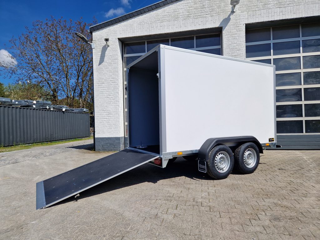 Saris Koffer GO 306 154 180 2700 2 306x154x180cm GFK weiß Auffahrklappe (M) 2700kg Modell 2025