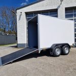Saris Koffer GO 306 154 180 2700 2 306x154x180cm GFK weiß Auffahrklappe (M) 2700kg Modell 2025