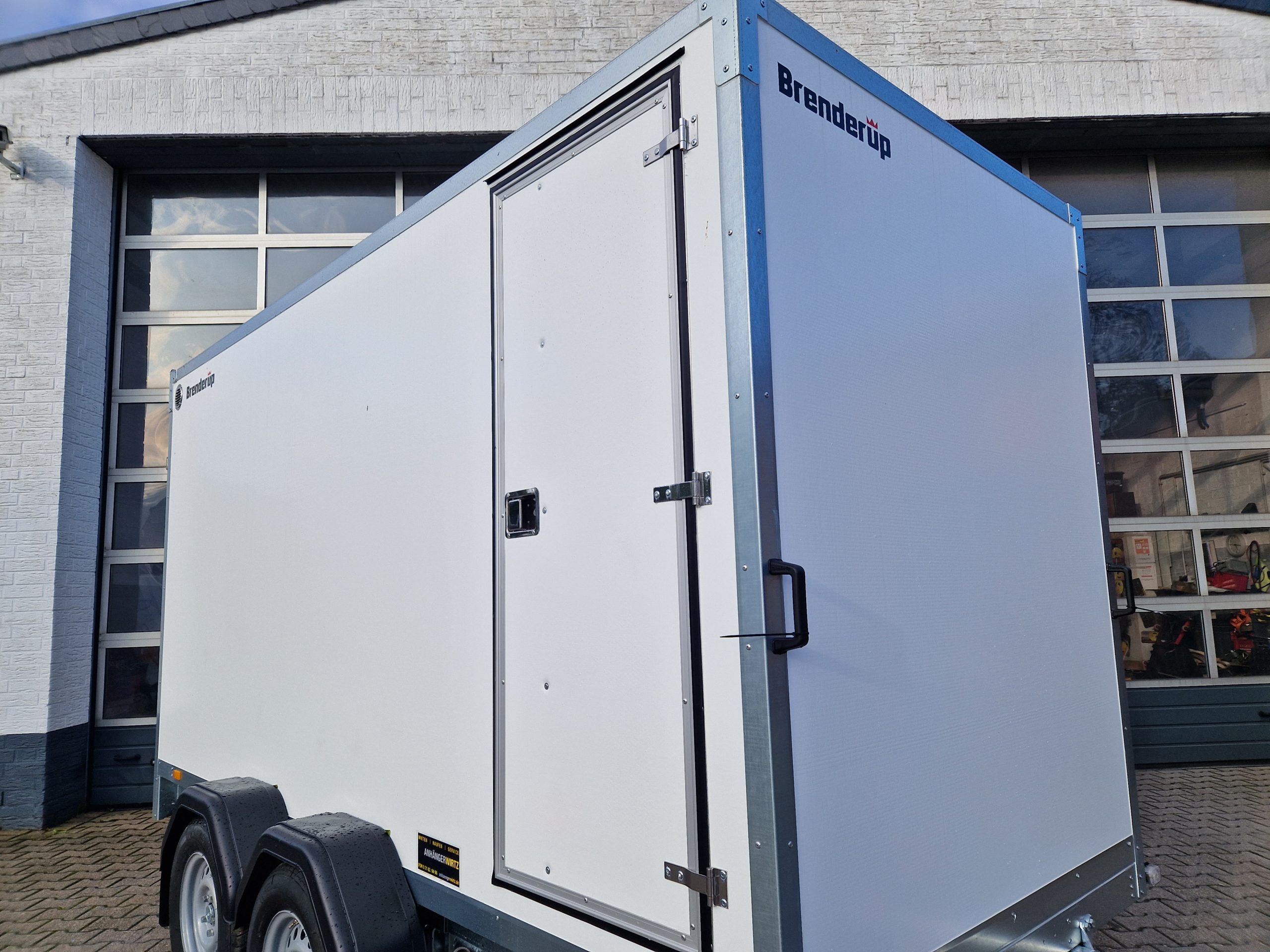 Brenderup Cargo Dynamic CD350 TB R ST 350x155x185cm Heckrampe Seitentür Wabenwände (L) 2500kg
