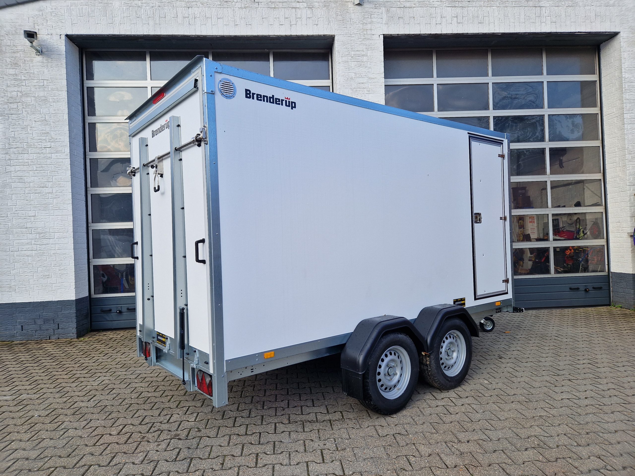 Brenderup Cargo Dynamic CD350 TB R ST 350x155x185cm Heckrampe Seitentür Wabenwände (L) 2500kg