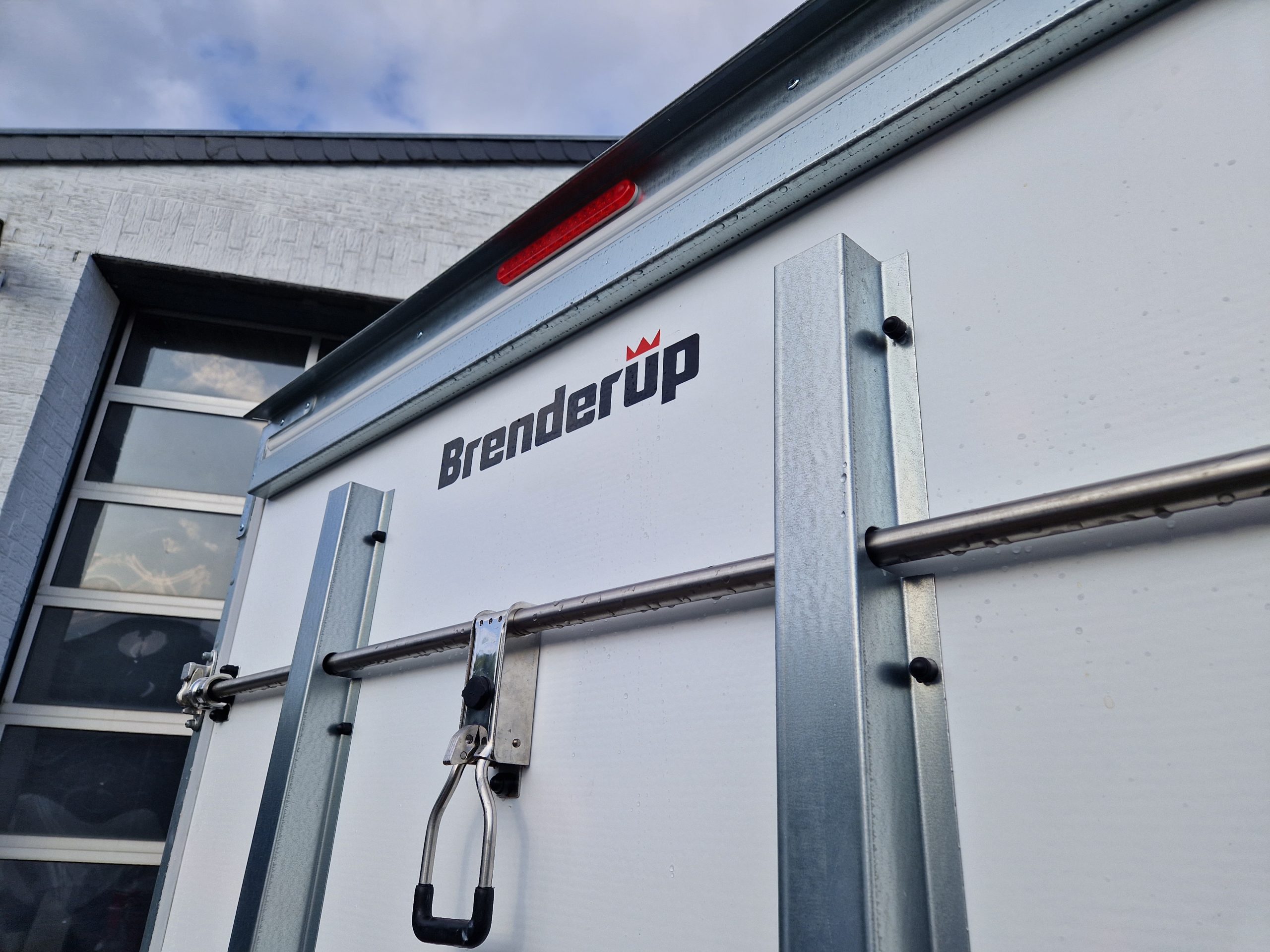 Brenderup Cargo Dynamic CD350 TB R ST 350x155x185cm Heckrampe Seitentür Wabenwände (L) 2500kg