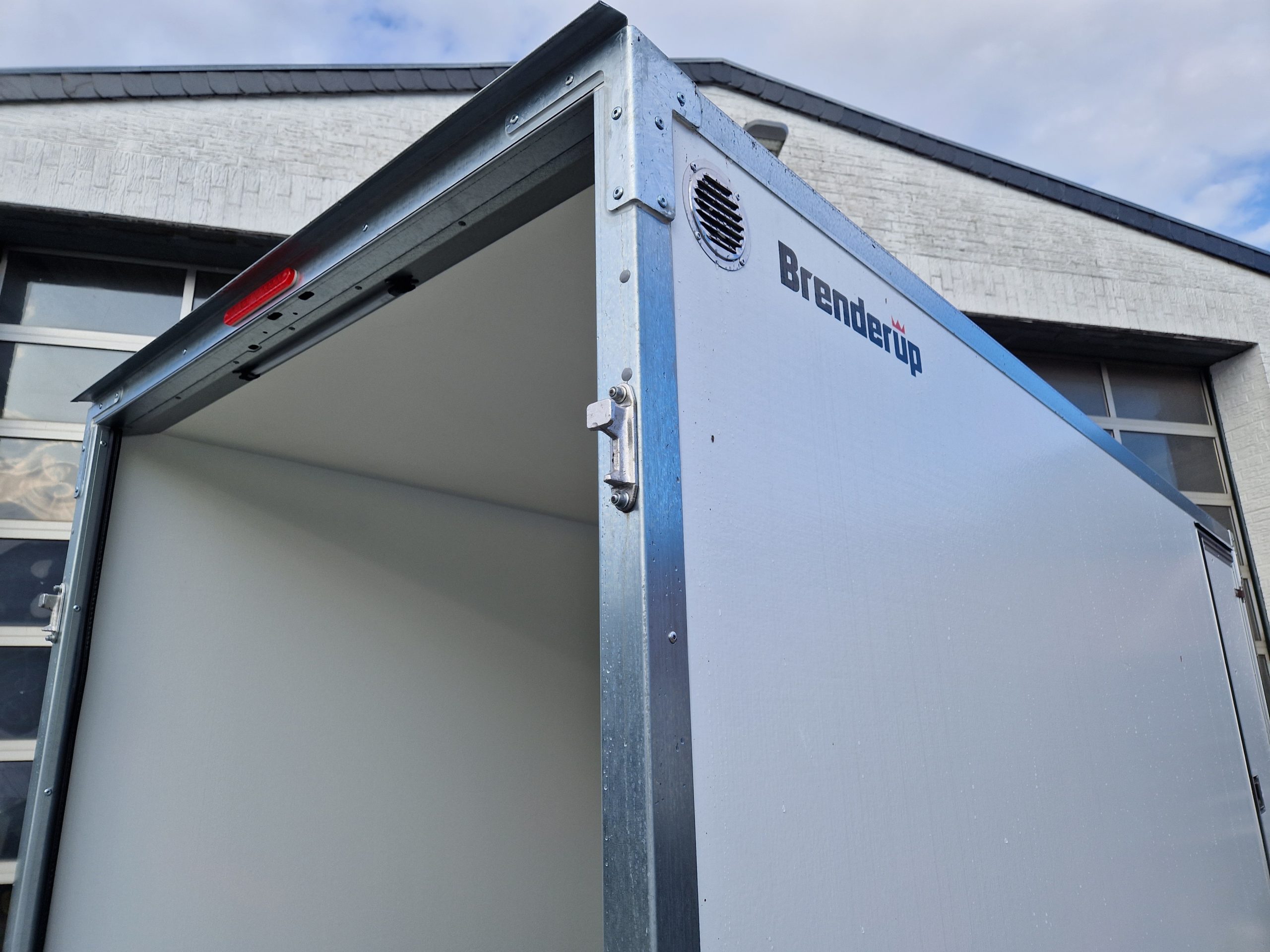 Brenderup Cargo Dynamic CD350 TB R ST 350x155x185cm Heckrampe Seitentür Wabenwände (L) 2500kg