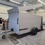 ALUBOXX Deckelanhänger GTB 1500 VT3 Ultra Low 301x151x153cm LED black deal Modell 2025