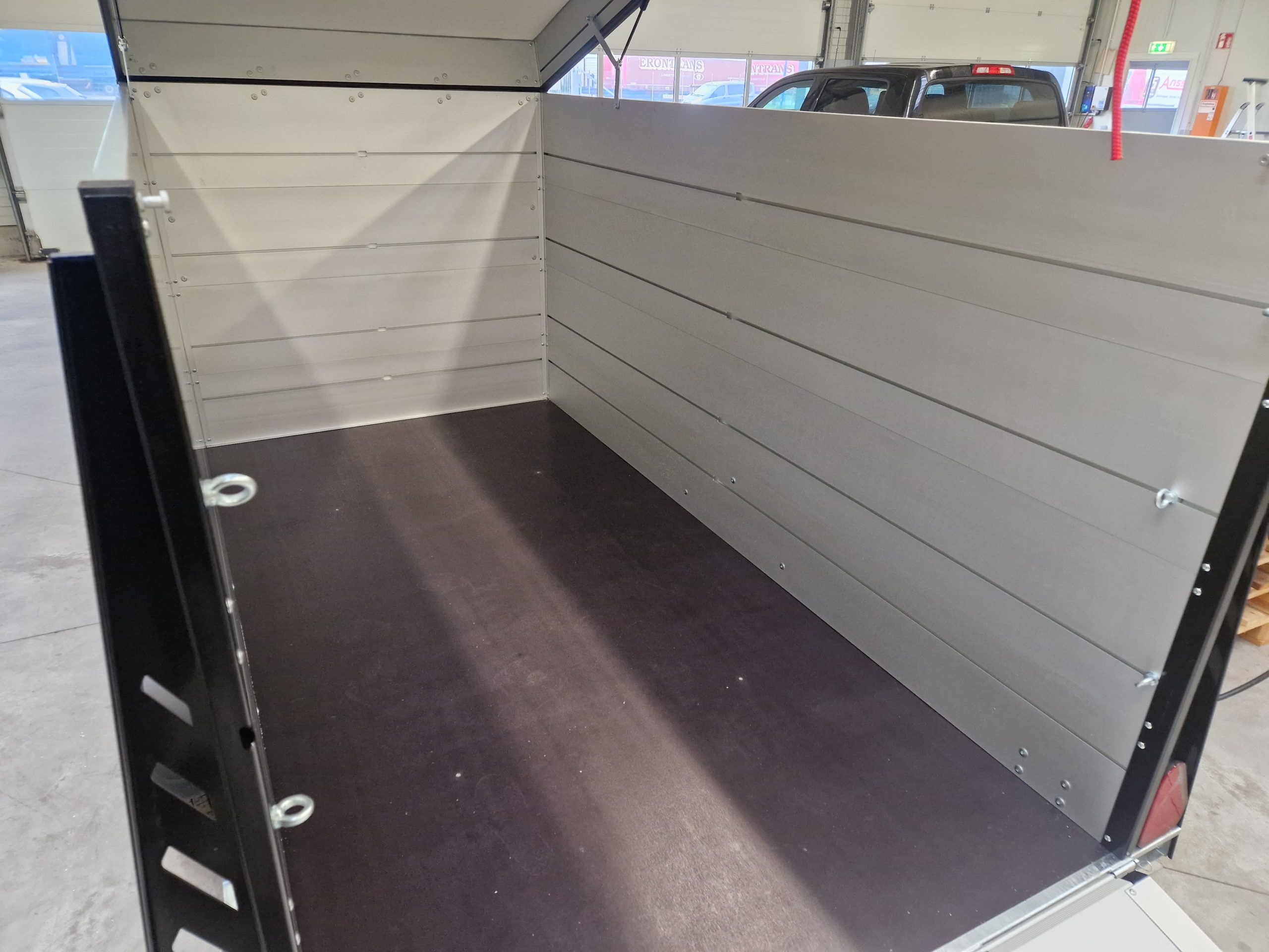 ALUBOXX Deckelanhänger GTB 1500 VT3 Ultra Low 301x151x153cm LED black deal Modell 2025
