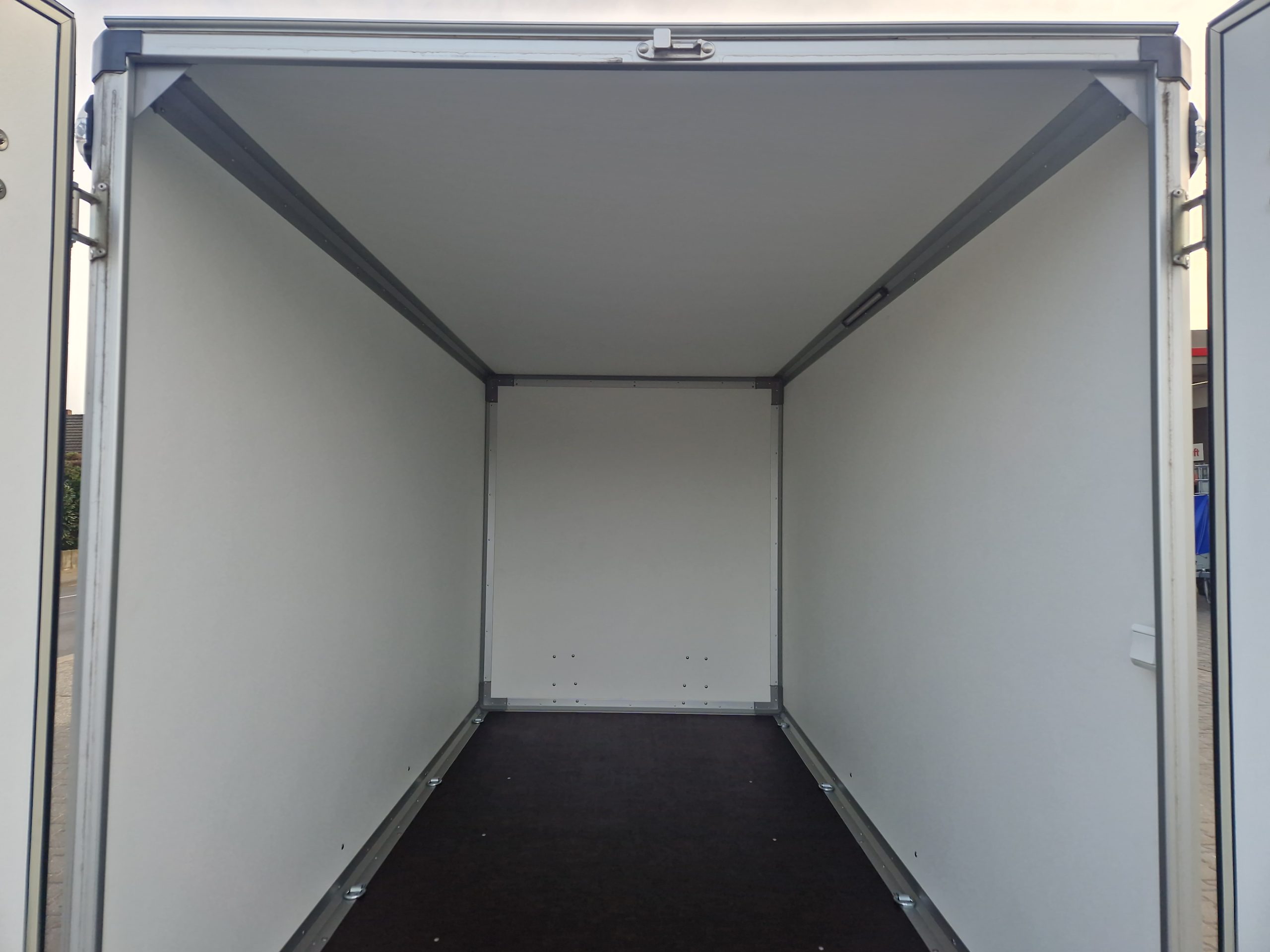Variant 2517 C4 Edition black 346x168x188cm Alufelgen 2500kg 100 km/H