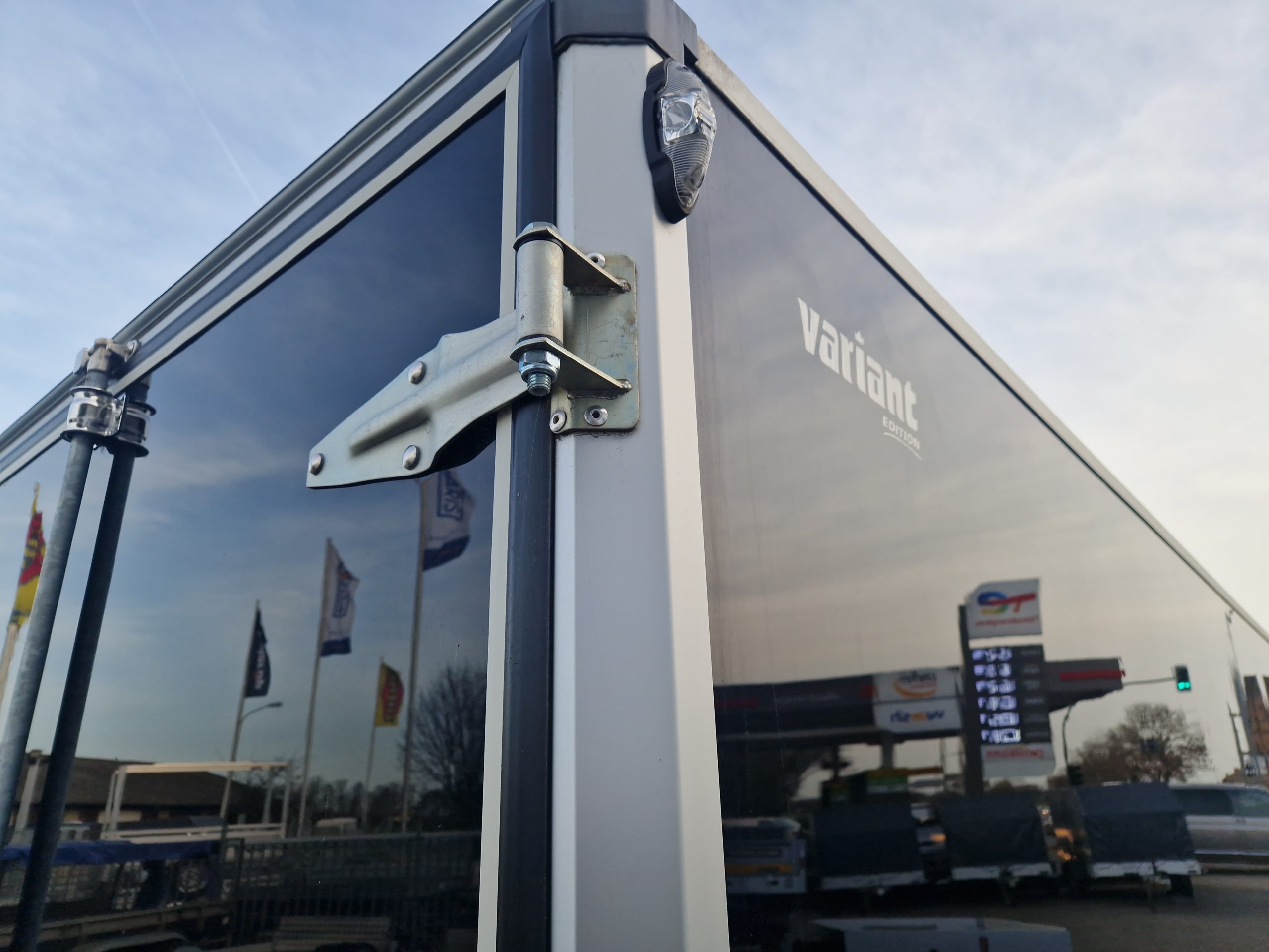 Variant 2517 C4 Edition black 346x168x188cm Alufelgen 2500kg 100 km/H