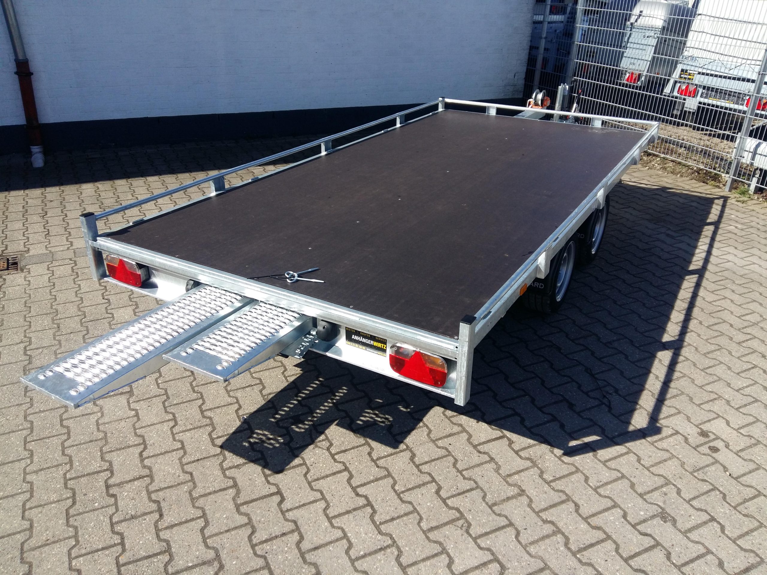 Auto Transporter Atlas 406x200cm Reling Winde Rampen 13″ niedrig Fahrwerk (XL) 2700kg
