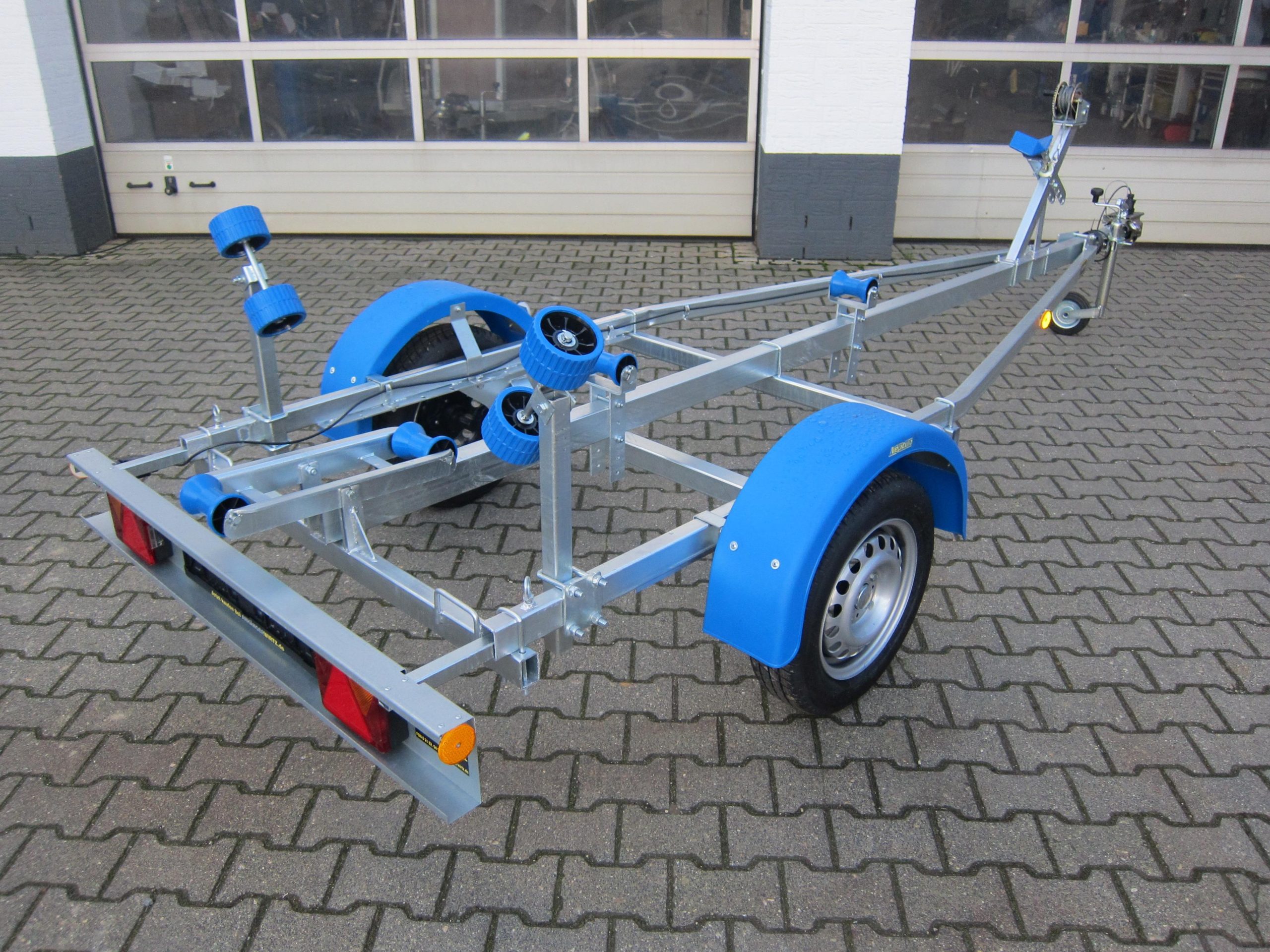 Bootsanhänger Boattrailer Neptun NAVY N7-17 Trailer 750kg mit Winde Frühling Online Aktion 2025
