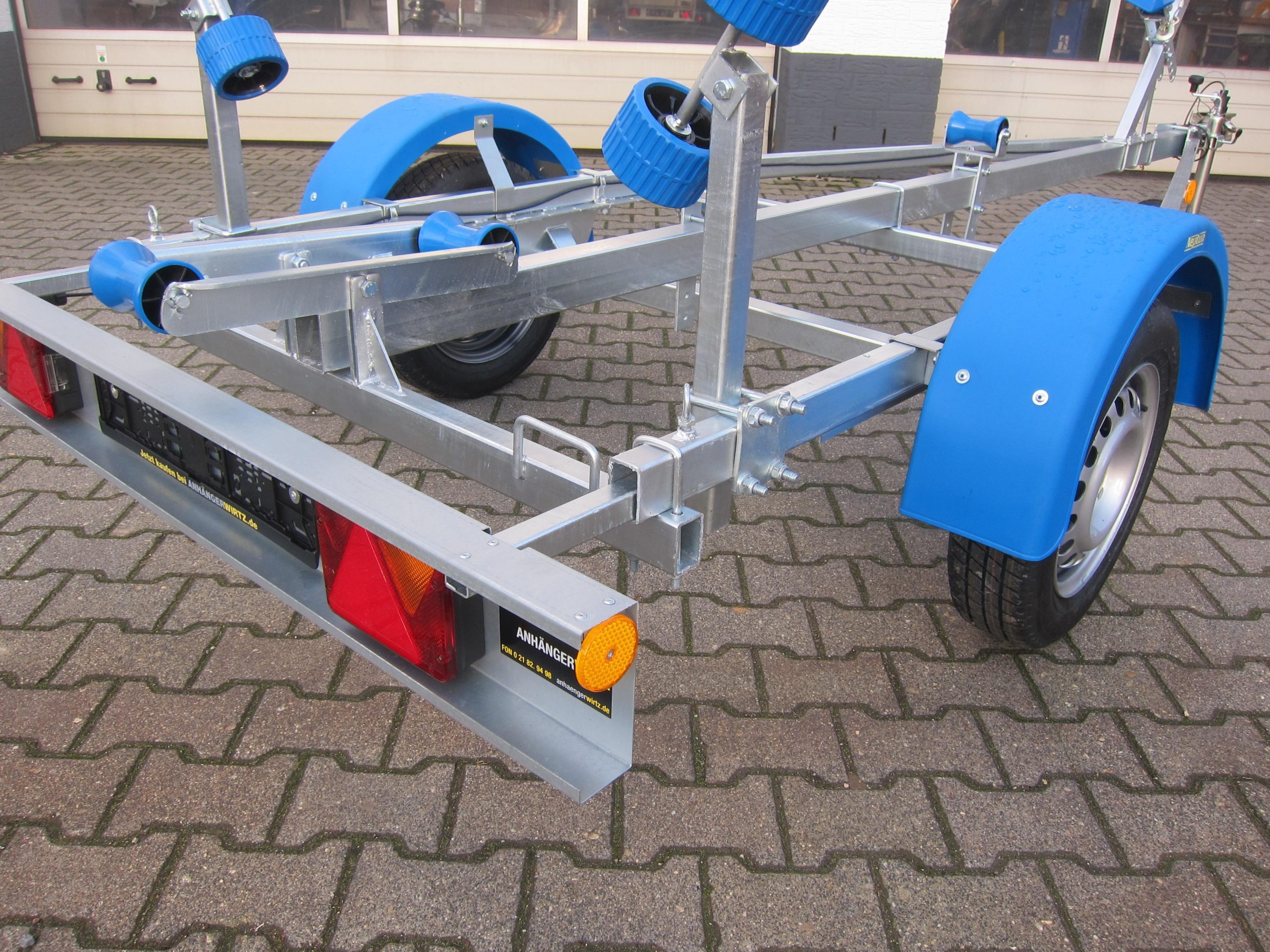 Bootsanhänger Boattrailer Neptun NAVY N7-17 Trailer 750kg mit Winde Frühling Online Aktion 2025