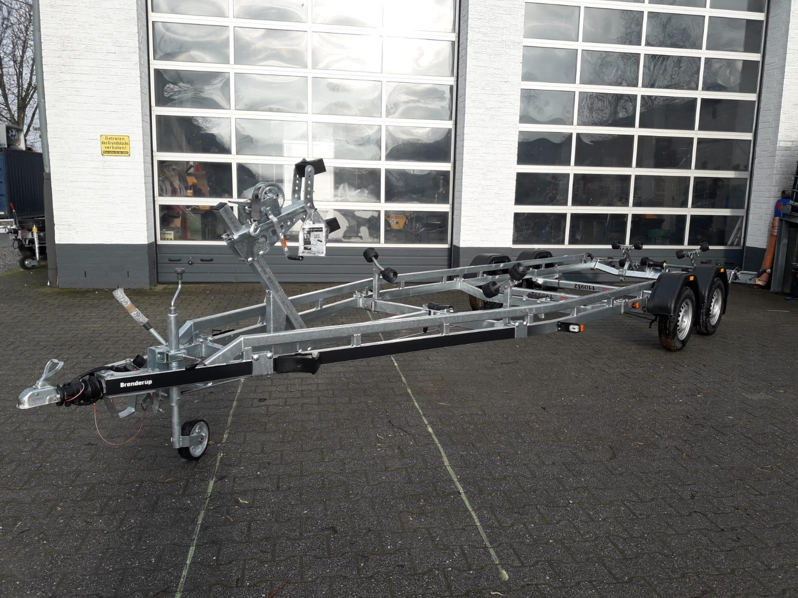 Brenderup Bootstrailer Premium 242000 TB SR 2000 Superrollen Winde Boote bis 650cm 2000kg 312268