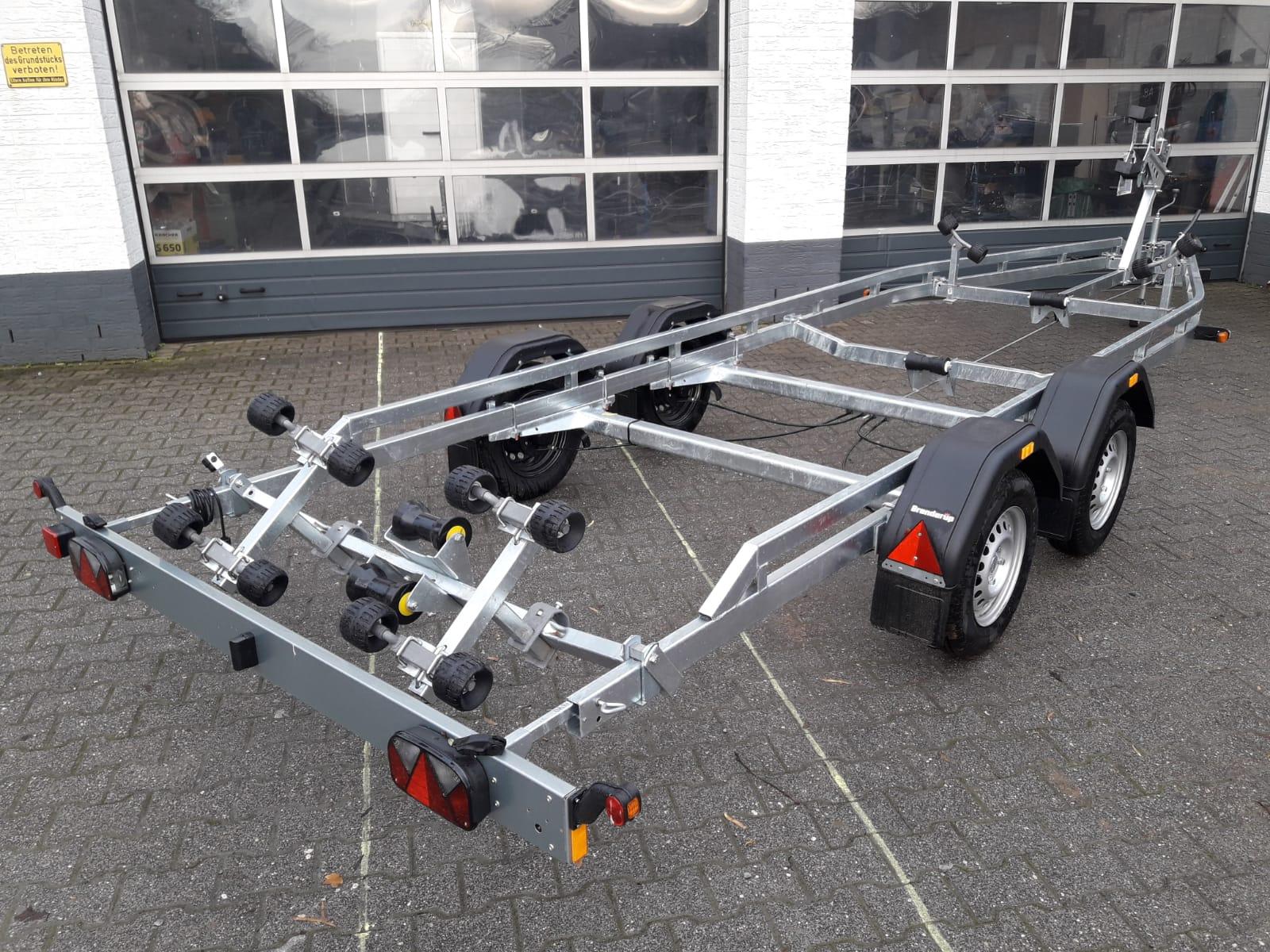 Brenderup Bootstrailer Premium 242000 TB SR 2000 Superrollen Winde Boote bis 650cm 2000kg 312268