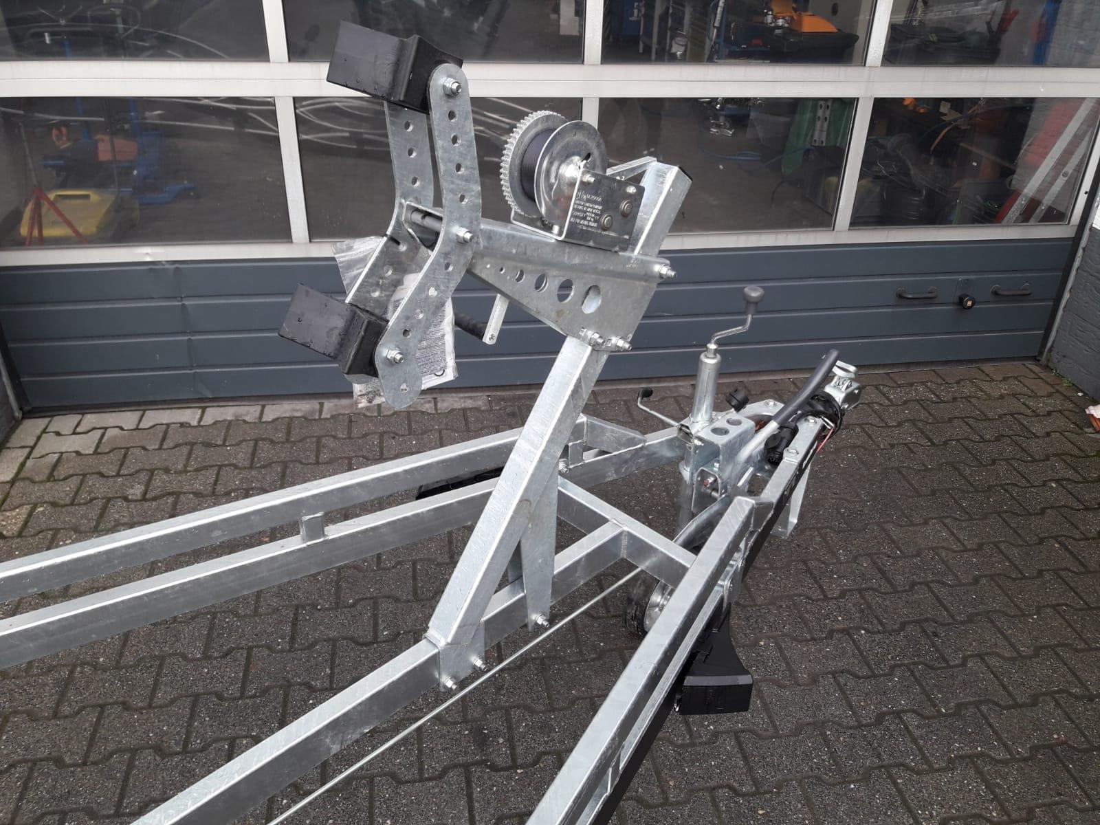 Brenderup Bootstrailer Premium 242000 TB SR 2000 Superrollen Winde Boote bis 650cm 2000kg 312268