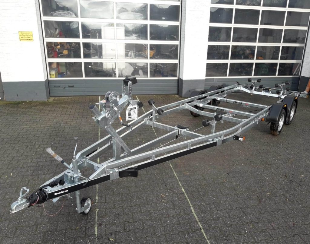 Brenderup Bootstrailer Premium 242000 TB SR 2000 Superrollen Winde Boote bis 650cm 2000kg 312268