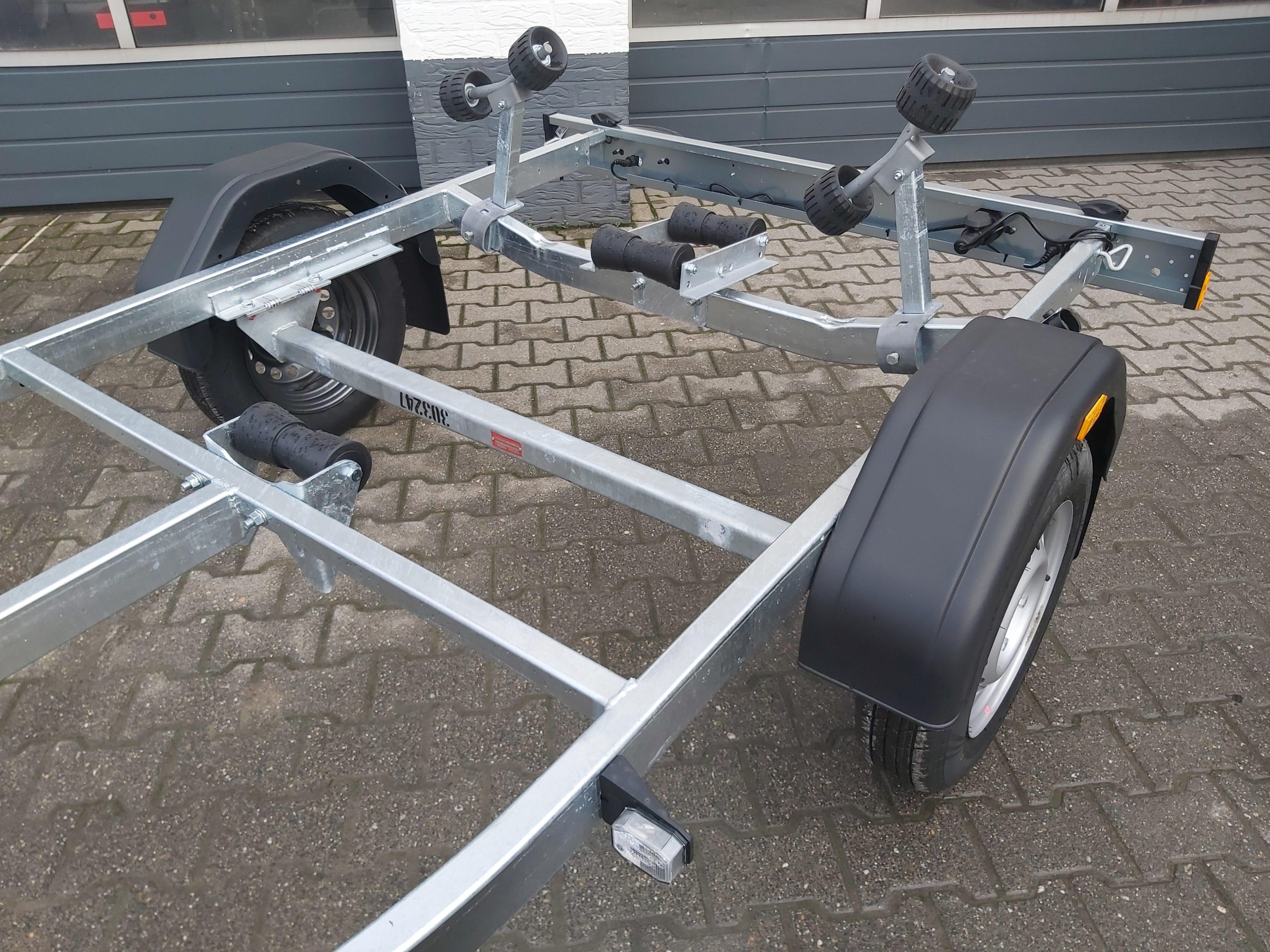 Brenderup Bootstrailer 750L UB Premium 180750UBL 750kg Winde 311959 April Online Aktion