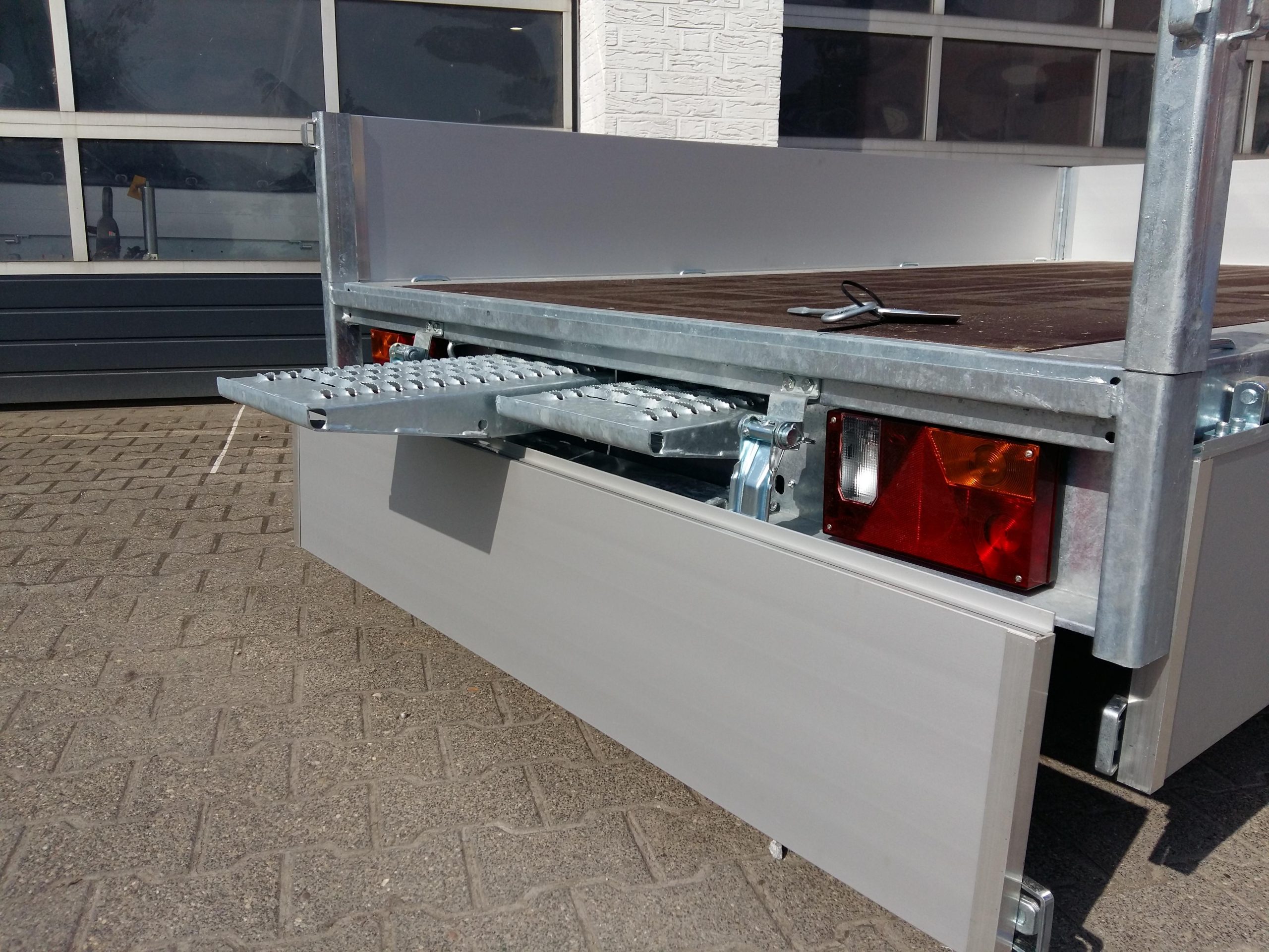 EDUARD Multi 260x150x30cm Lfh: 56cm 10″ niedrig Fahrwerk Rampen (S) 1500kg