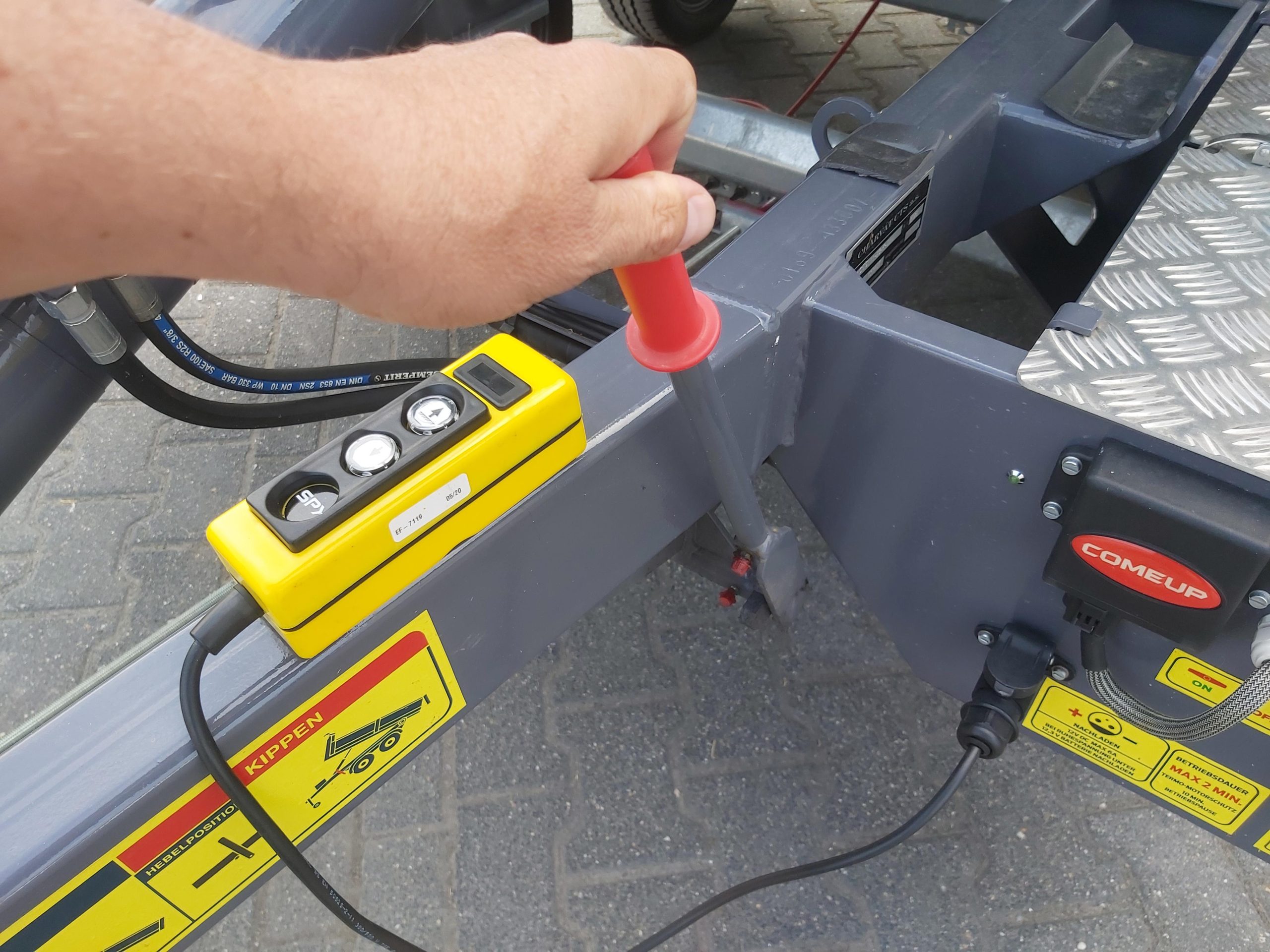 Hakenlift Anhänger Kipper KONOS 3500 elektro hydraulisch 3500kg mit Container Mulde
