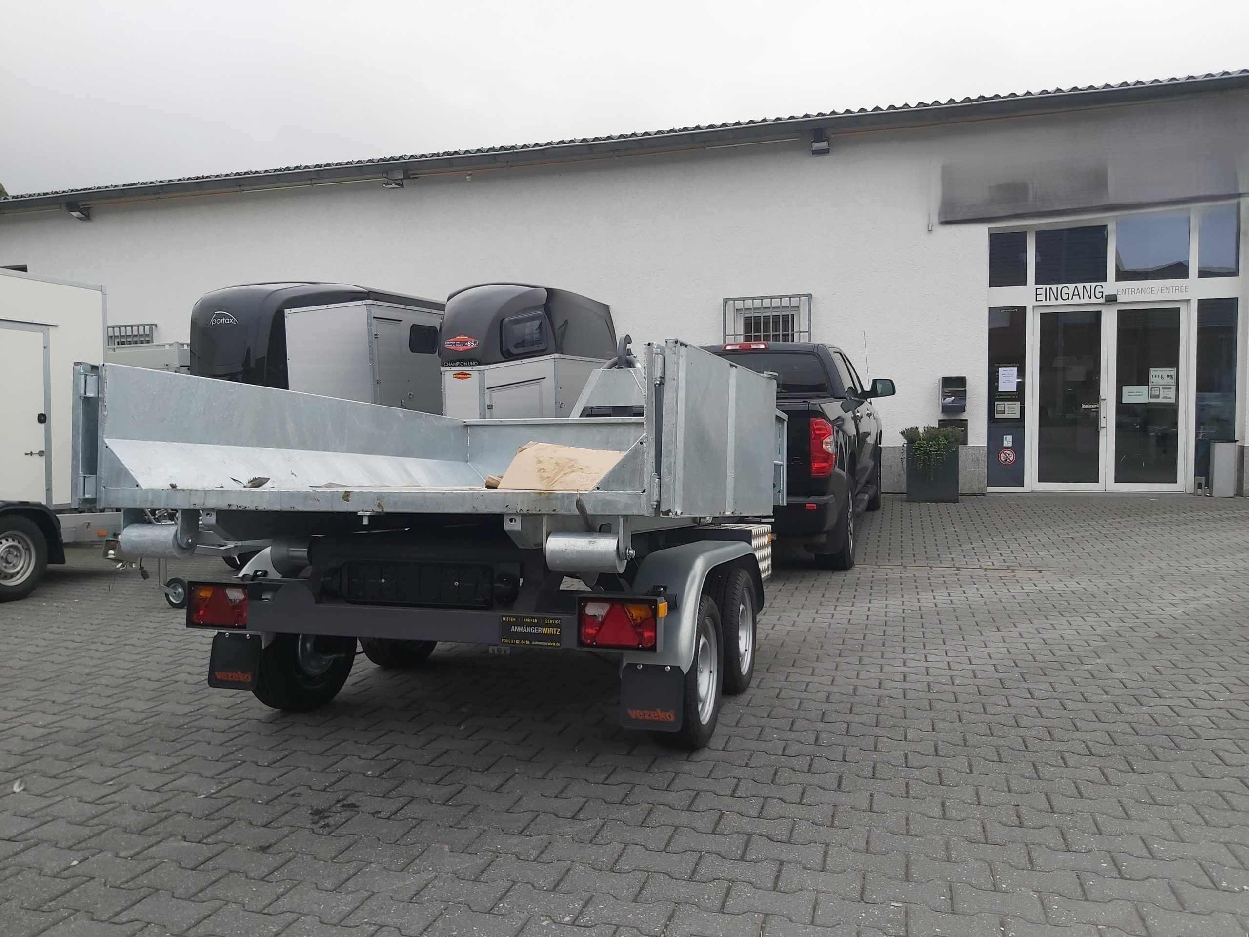 Hakenlift Anhänger Kipper KONOS 3500 elektro hydraulisch 3500kg mit Container Mulde