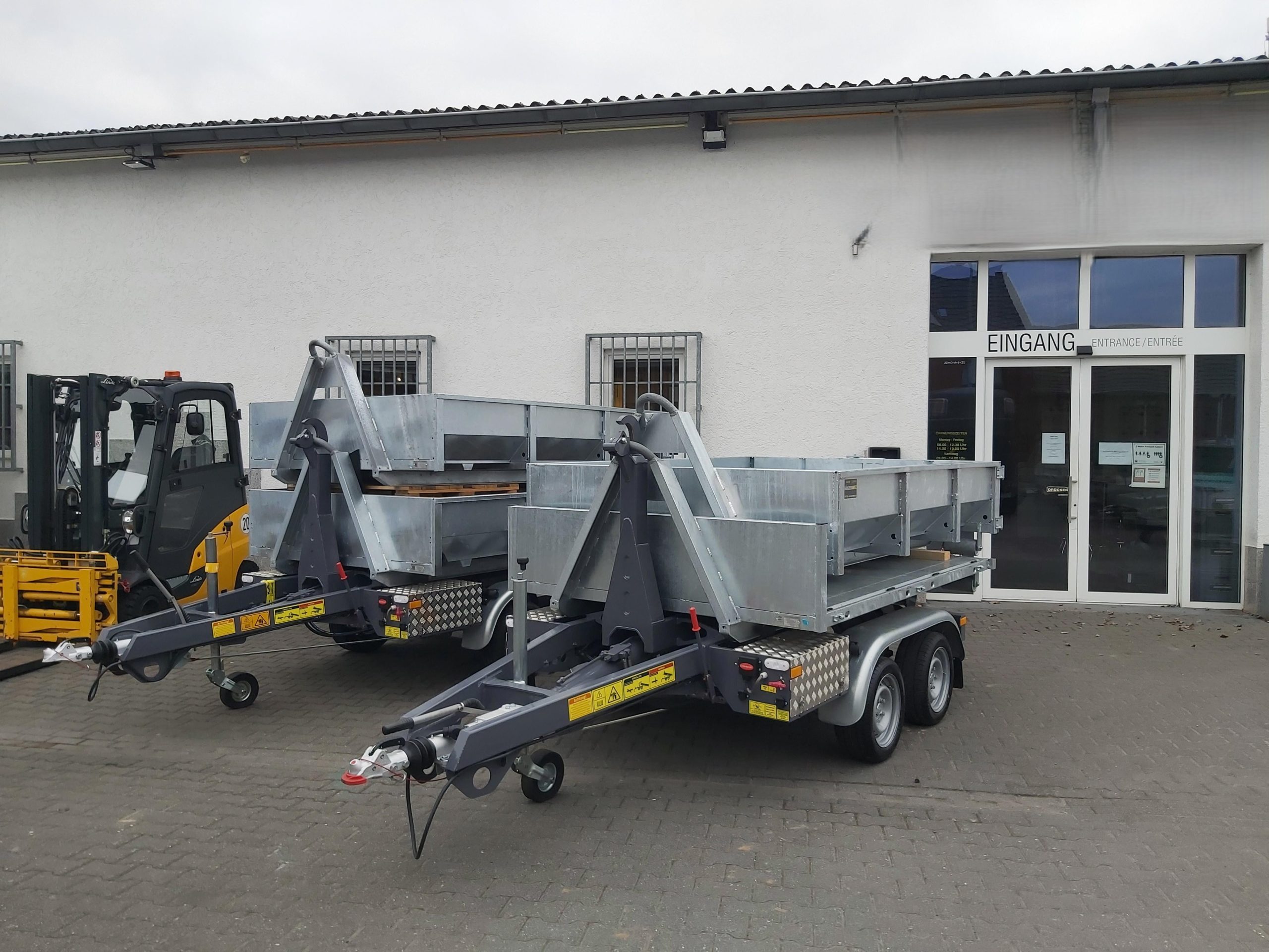 Hakenlift Anhänger Kipper KONOS 3500 elektro hydraulisch 3500kg mit Container Mulde