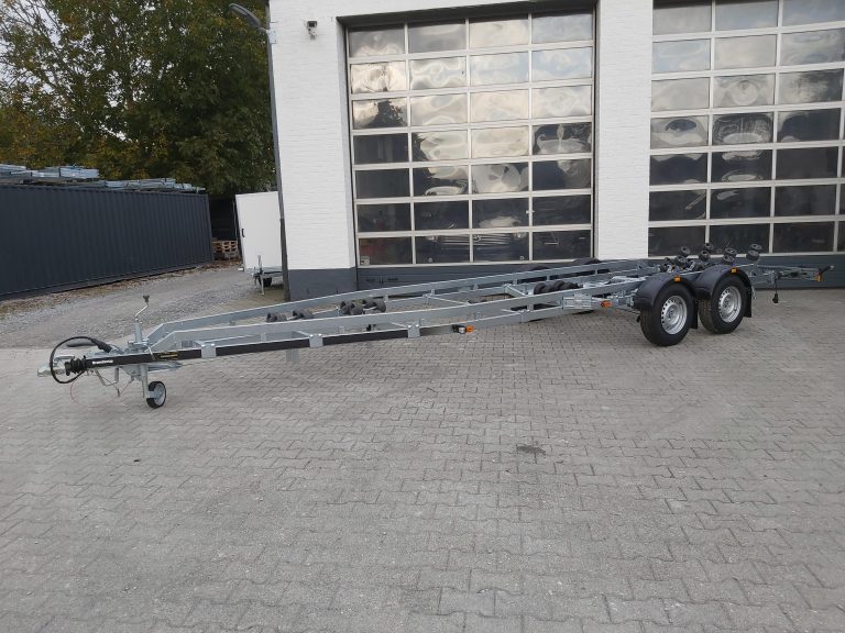 Brenderup Bootstrailer 26300TB SR X-Line bis 7,8 26 Fuß Superrollen Windenstand 3000kg Abverkauf