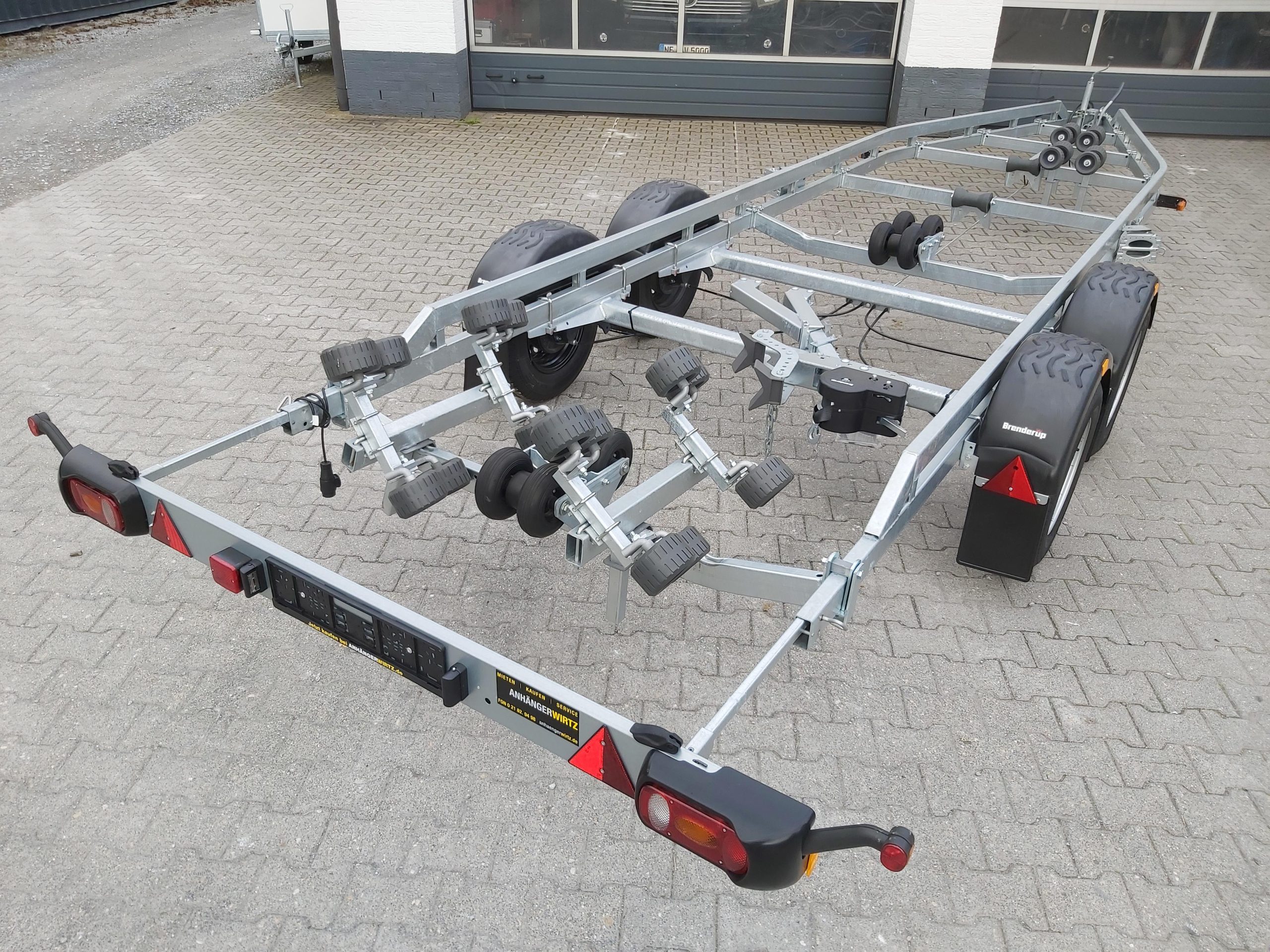 Brenderup Bootstrailer 26300TB SR X-Line bis 7,8 26 Fuß Superrollen Windenstand 3000kg Abverkauf