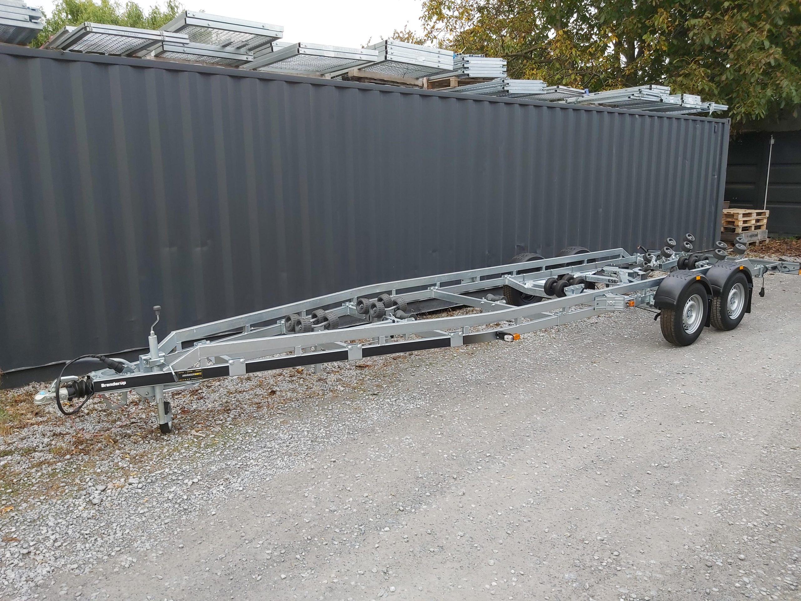 Brenderup Bootstrailer 26300TB SR X-Line bis 7,8 26 Fuß Superrollen Windenstand 3000kg Abverkauf