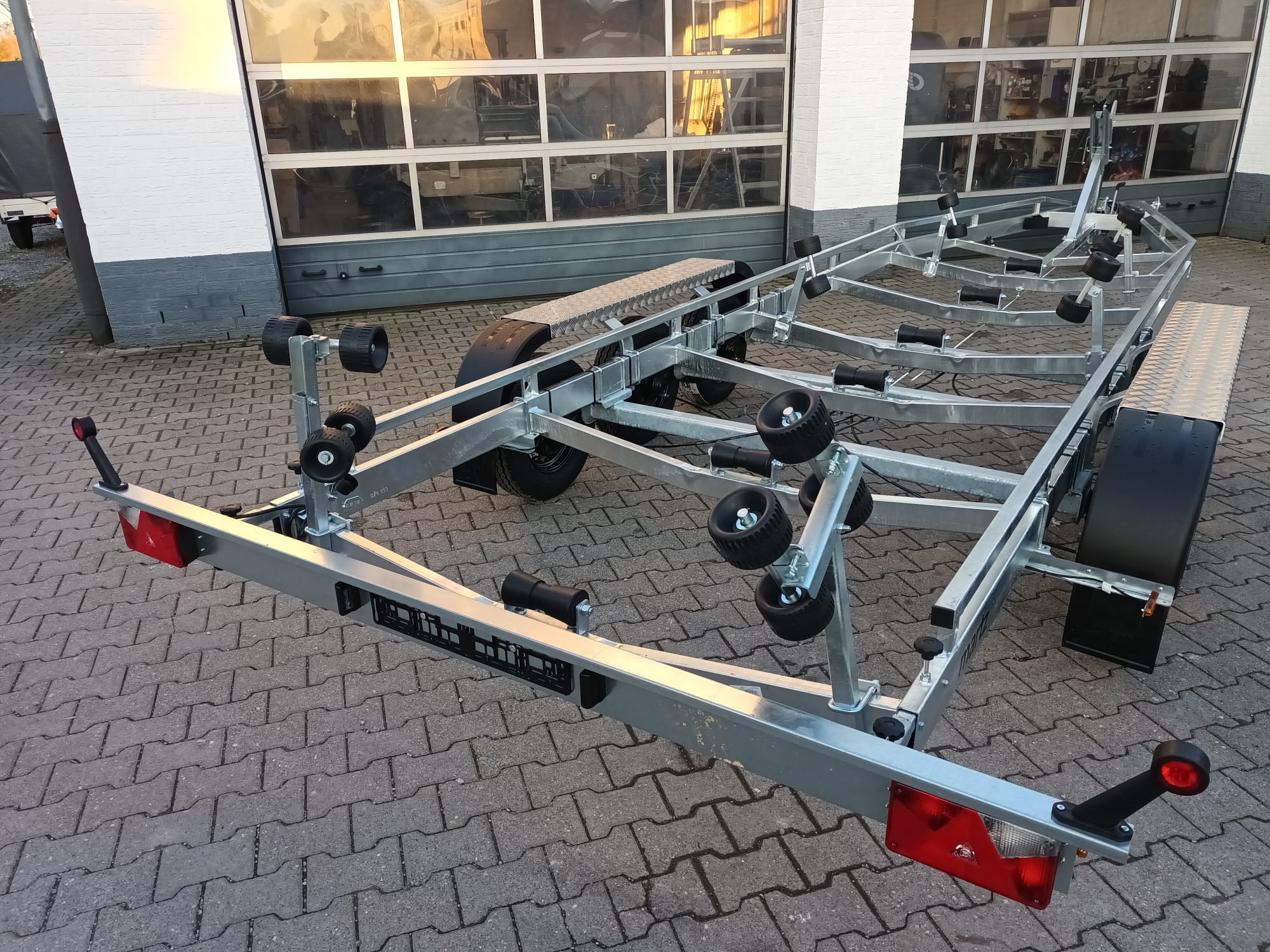 Martz Bootstrailer Yacht 3500/3 Gurtwinde Rollen Tridem 3500kg