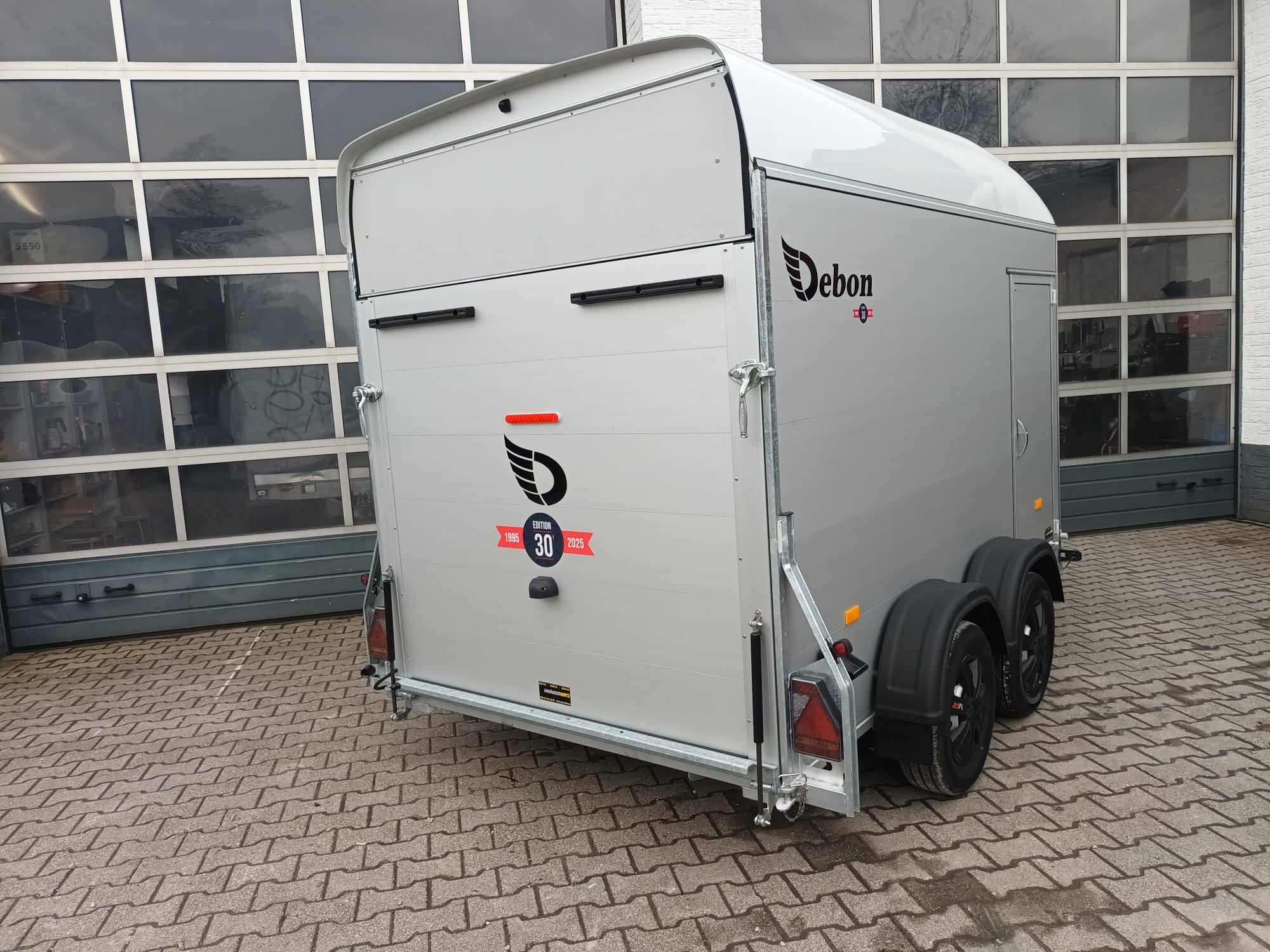 Cargo Roadster 500+ 312x167x199cm Alu Poly weiß pro LED Regal 2600kg Pullman 100km/H Fahrschulakt.