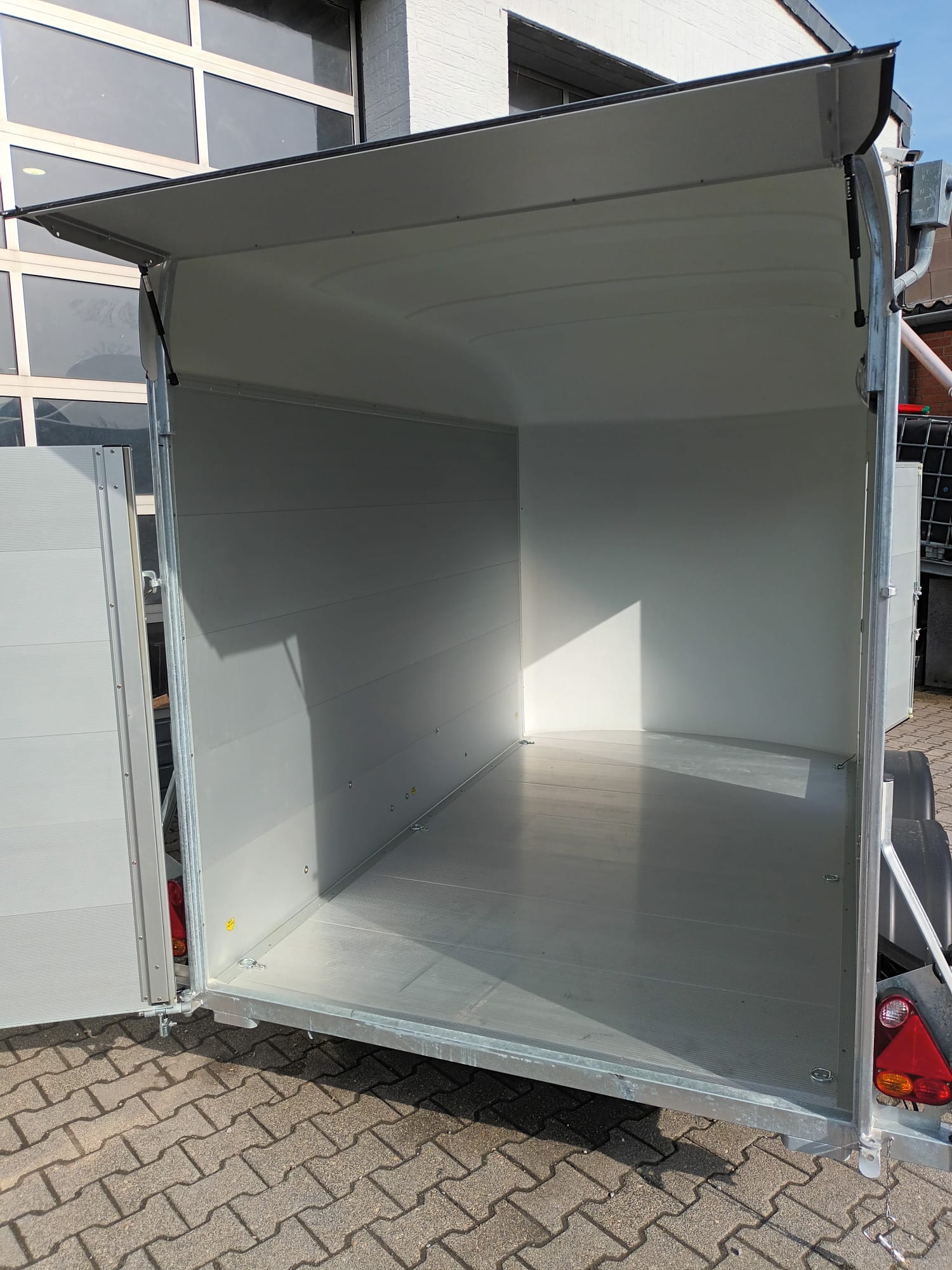 Cargo Roadster 500 312x167x199cm Alu Poly irongrey Seitentür Alufelgen 2000kg Pullman 100km/H