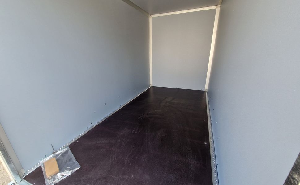 Saris Koffer GO 306 154 180 2700 2 306x154x180cm GFK weiß Auffahrklappe (M) 2700kg Modell 2025