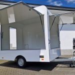 Verkaufsanhänger VK 300 220 aero retro 300x220x230cm extrabreit 2 Verkaufsklappen Hecktür 1300kg