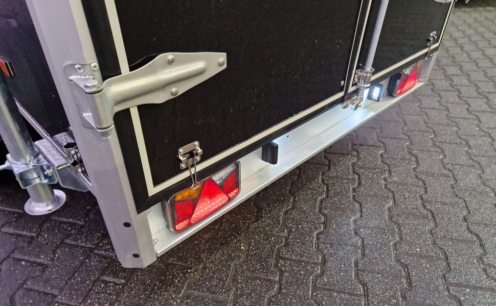 Variant 2517 C4 Edition black 346x168x188cm Alufelgen 2500kg 100 km/H