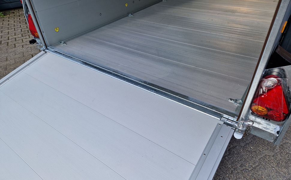 Cargo Roadster 700 plus 375x180x200cm Alu Poly irongrey Leichtmetallräder 2600kg Pullman 100km/H 24