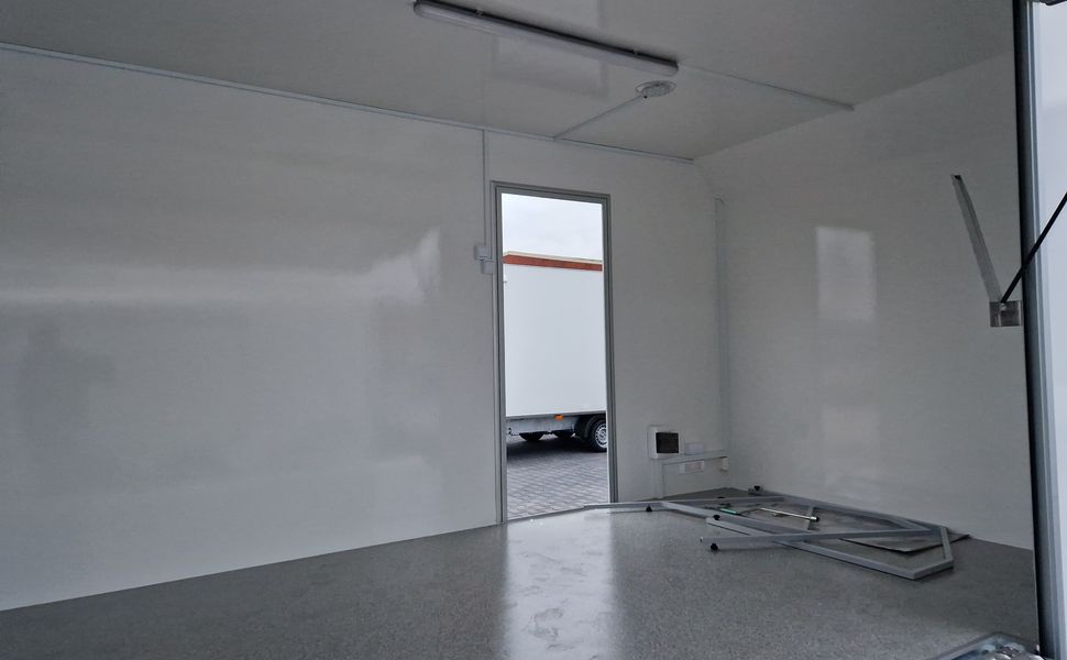 Event Trailer Koffer TWSP M 600T.01 600x230x217cm extrabreit Seitenklappe Treppe 230V LichtIL 2700kg