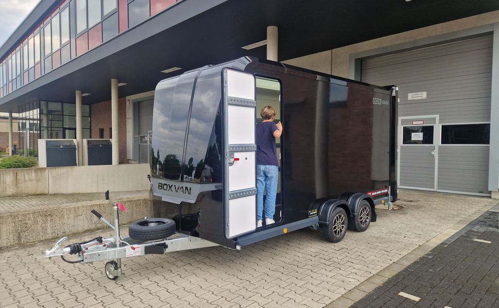 BOX VAN 600-4018-27-2-12-B 400x180x200cm Seitentüren Zurrsystem GFK aero