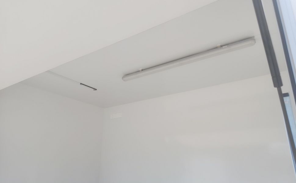 Verkaufsanhänger TFS Multi VK 250.01 250x150x200cm 1 Seitenklappe Tür 230V Strom 750kg 100kmH AKTION