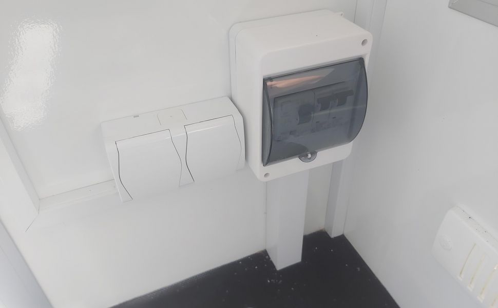 Verkaufsanhänger TFS Multi VK 250.01 250x150x200cm 1 Seitenklappe Tür 230V Strom 750kg 100kmH AKTION