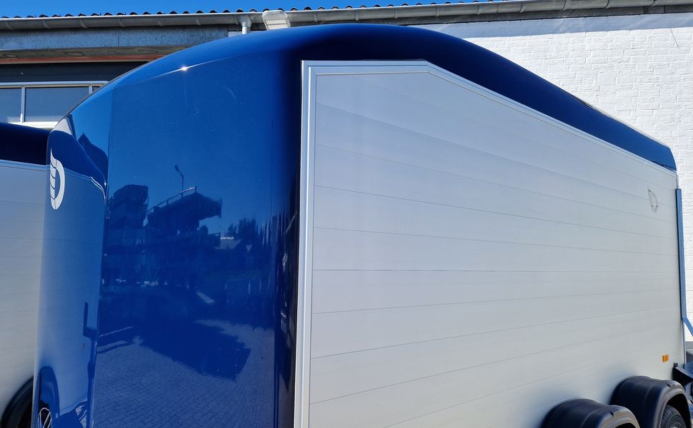 Cargo Roadster 700 plus 375x180x200cm Alu Poly kingblue Seitentür Pullman 2600kg 100km/H Aktion