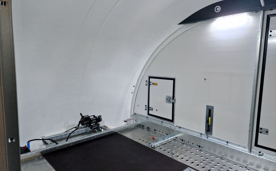 BJT Race Transporter 5 550x212x189cm weiß Lichtpaket Showlicht ASR 3500kg Abverkauf