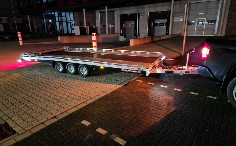 BJT T Transporter 231 550x224cm elektrisch ankippbar Komfort Paket Warn Winde 10″ Tridem 3500kg