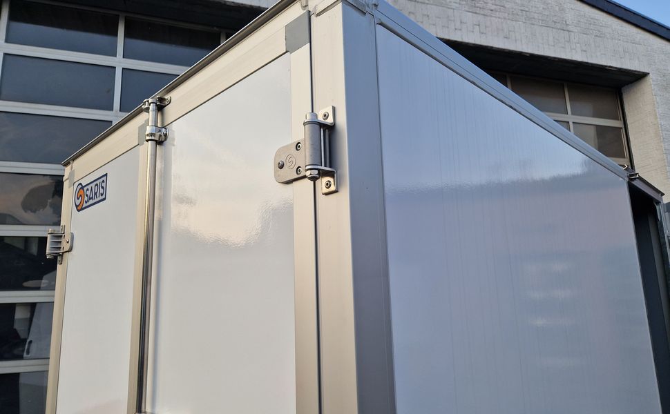 Saris Koffer GO 256 134 1350 1 GFK weiß Seitentür (S) 1350kg