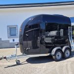 Pferdeanhänger Böckmann Comfort black Sattelkammer Dachlüfter Trittschutz CFF 100km/H Modell 2025