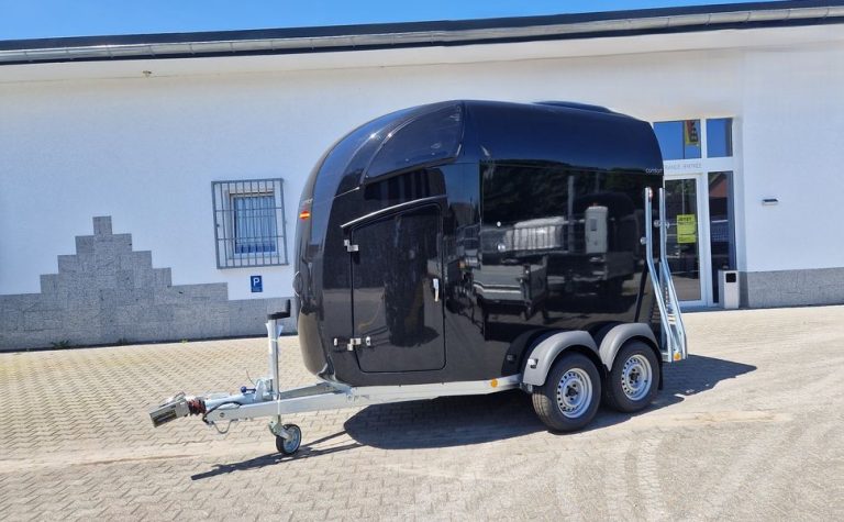 Pferdeanhänger Böckmann Comfort black Sattelkammer Dachlüfter Trittschutz CFF 100km/H Modell 2025