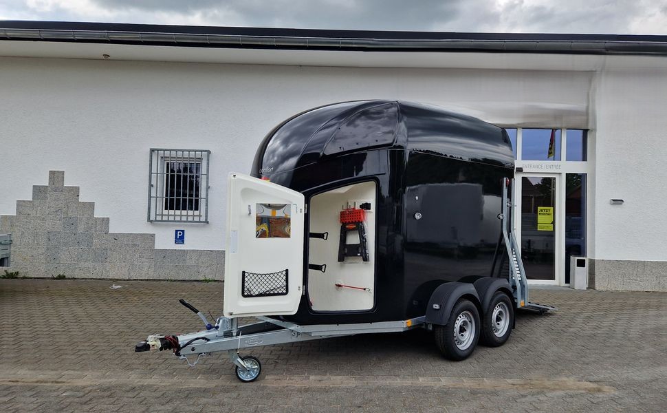 Pferdeanhänger Böckmann Comfort black Sattelkammer Dachlüfter Trittschutz CFF 100km/H Modell 2025